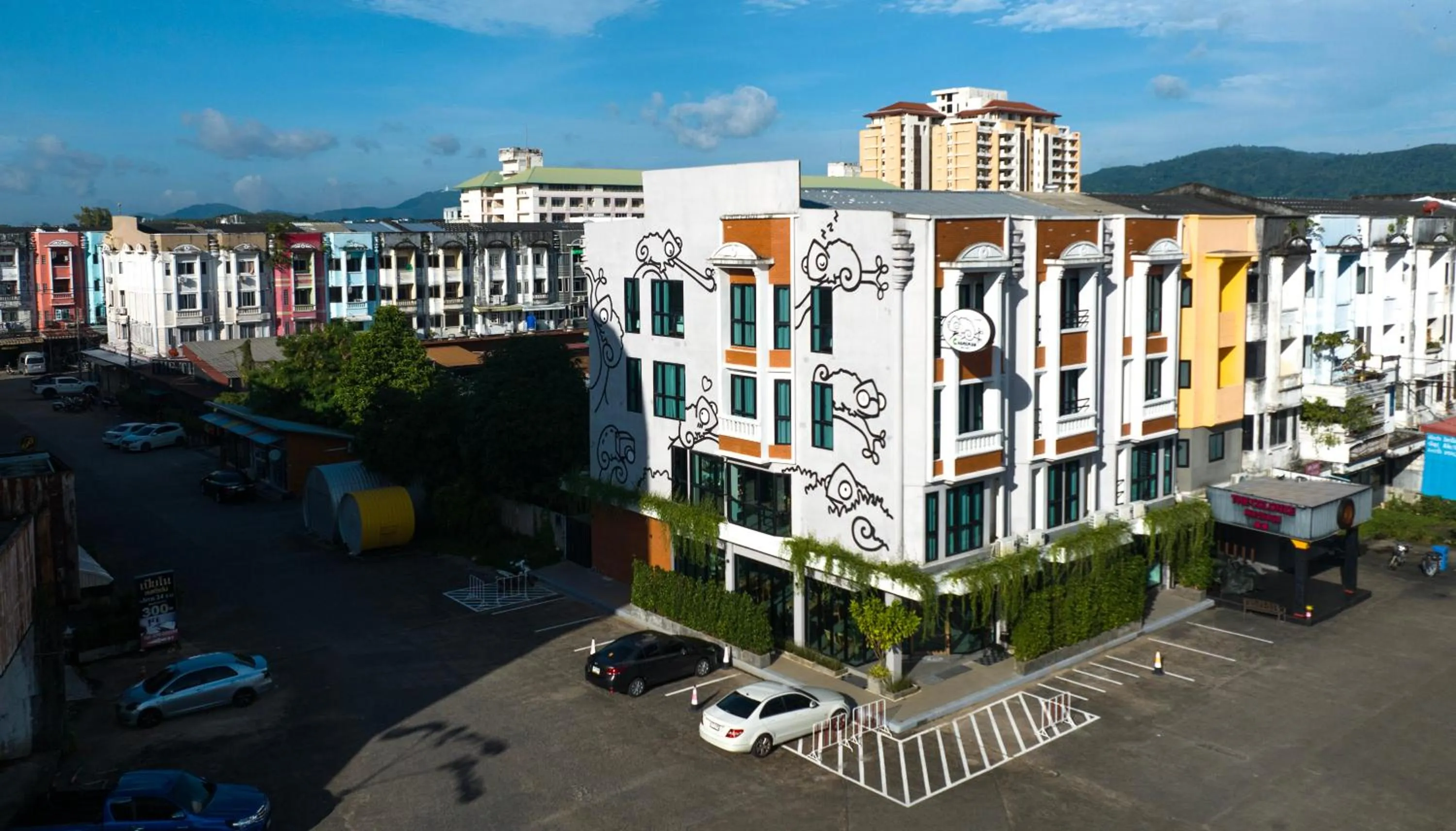 Property building in Chamemon Bed Phuket Town