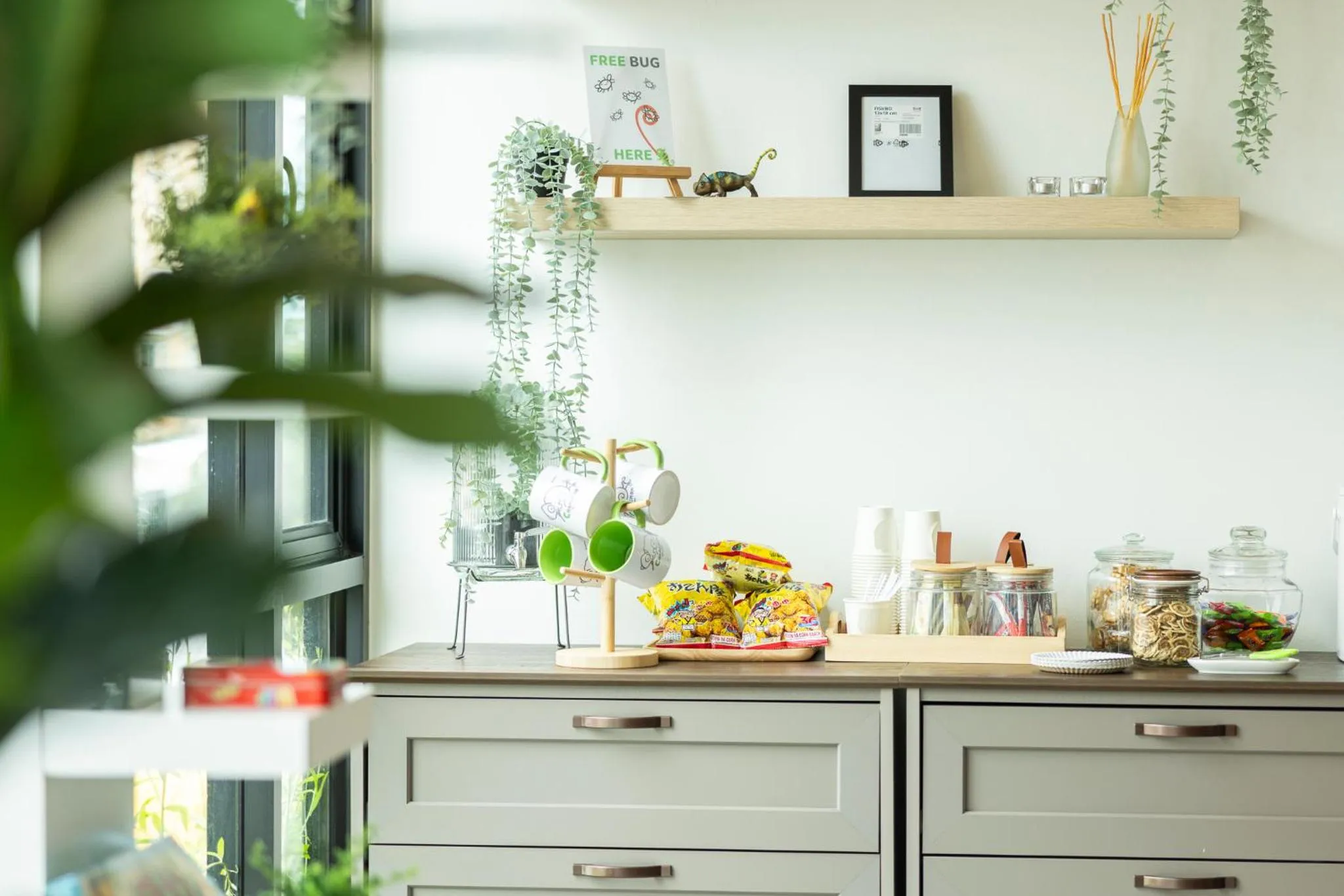 Kitchen or kitchenette in Chamemon Bed Phuket Town