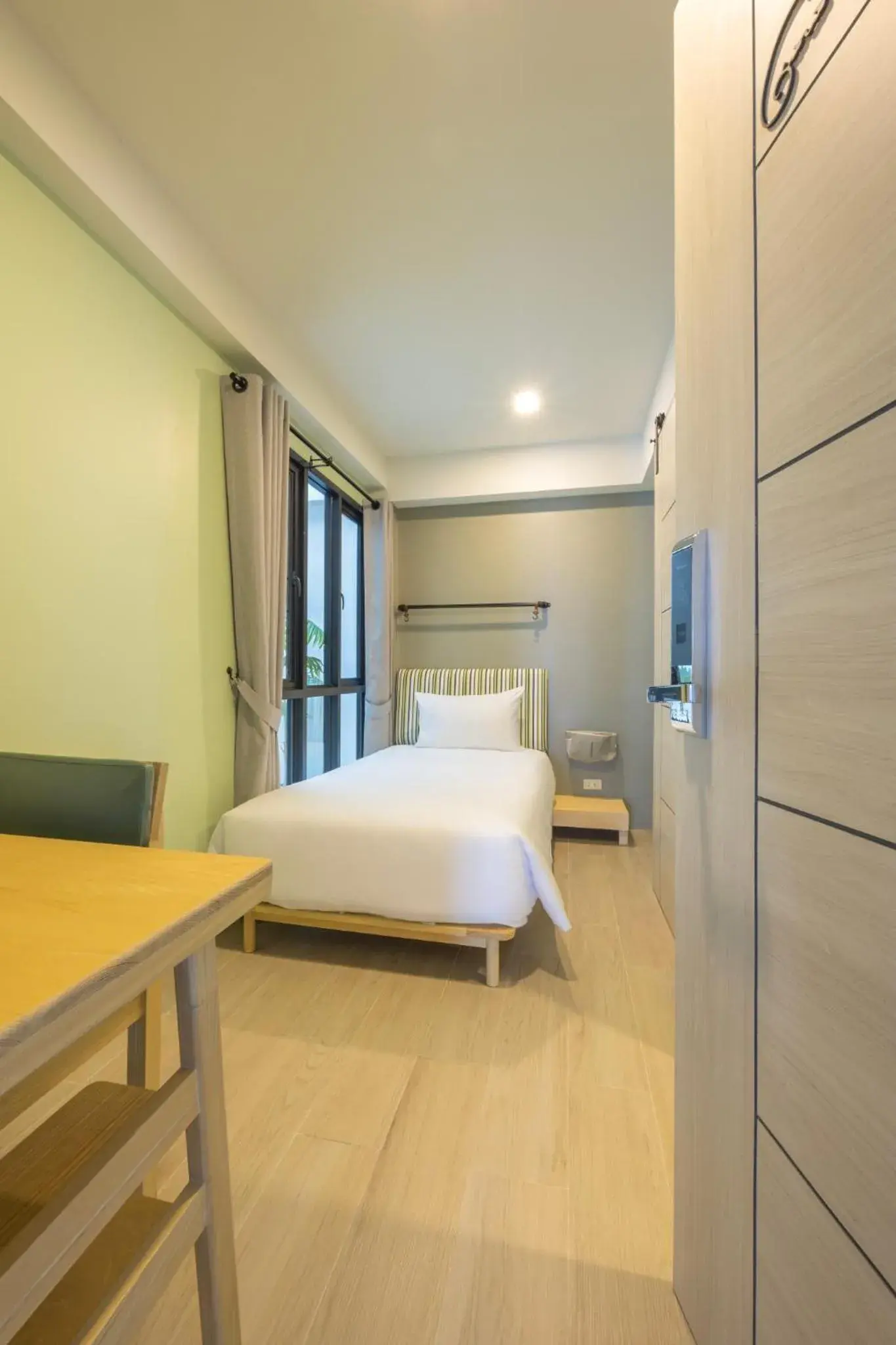 Budget Single Room in Chamemon Bed Phuket Town Budget Single Room in Chamemon Bed Phuket Town
