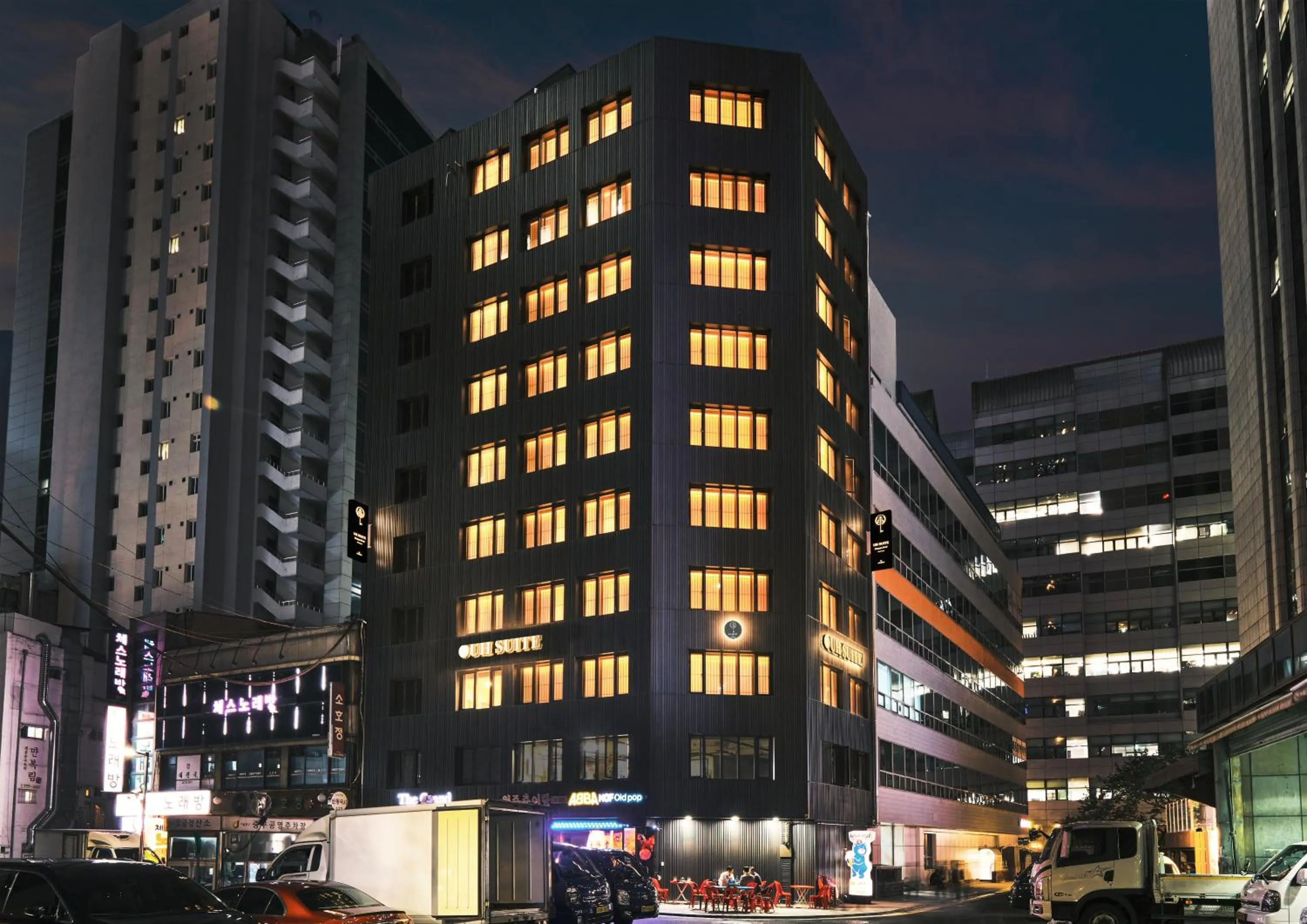 Property building in UH Suite Central Seoul