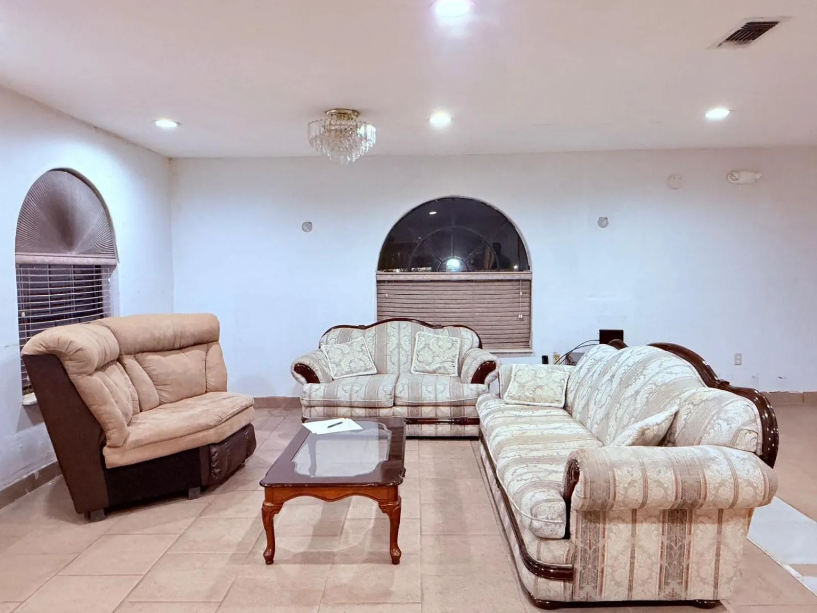 Seating area in Executive Inn & Suites Lufkin US 59