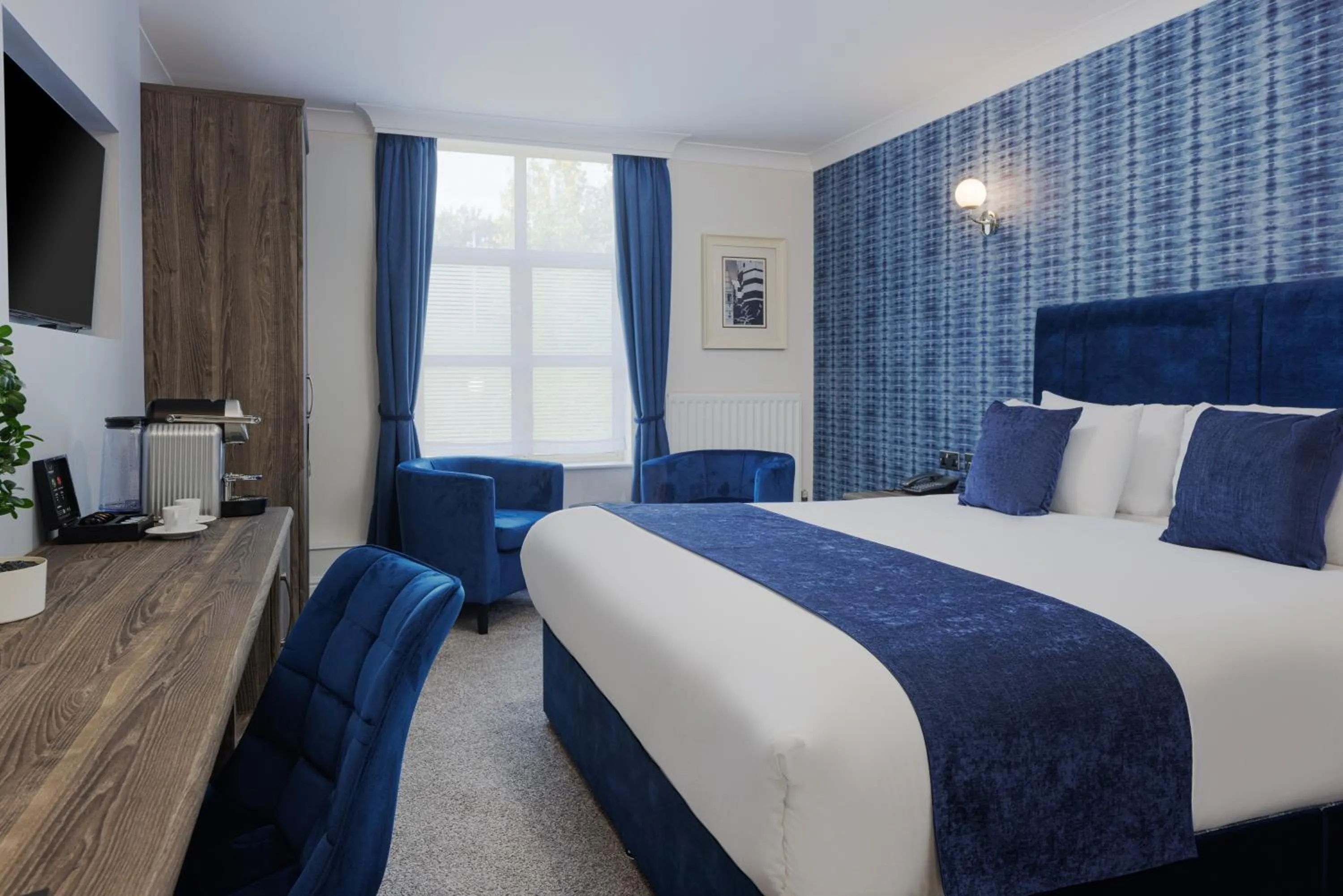 Photo of the whole room, Bed in Weetwood Hall Estate