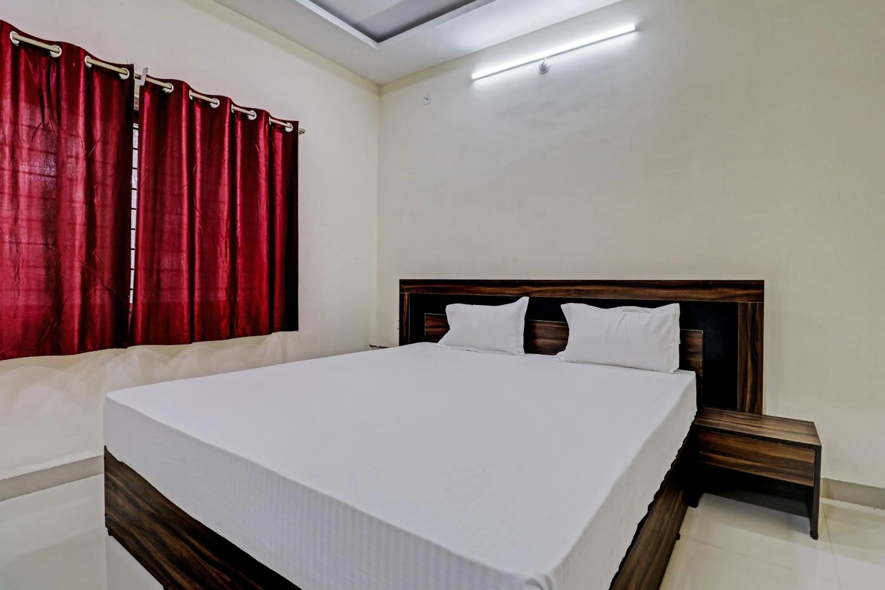 Bedroom, Bed in Super HOTEL O MIDWAY TREAT DHAR