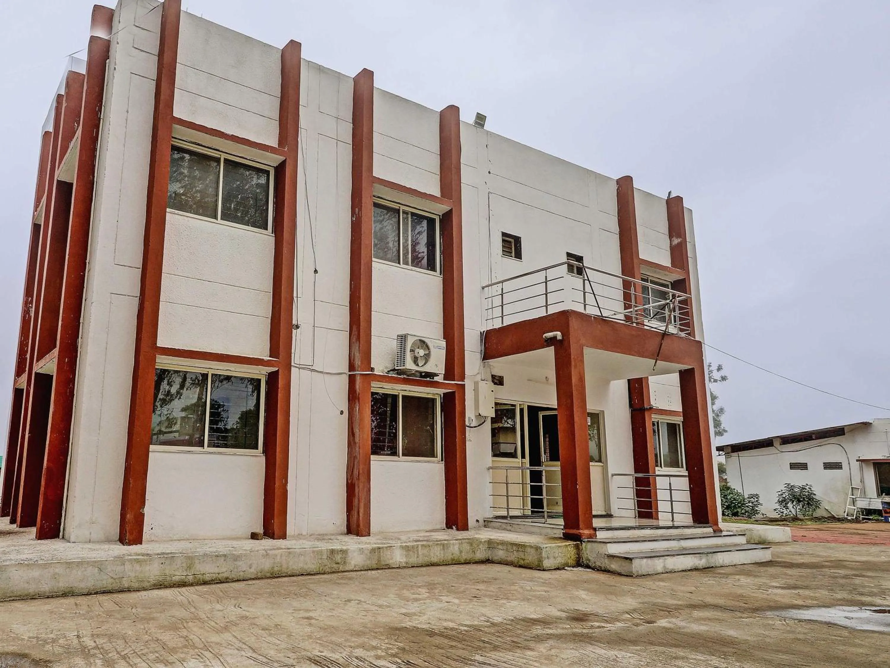 Facade/entrance in Super HOTEL O MIDWAY TREAT DHAR