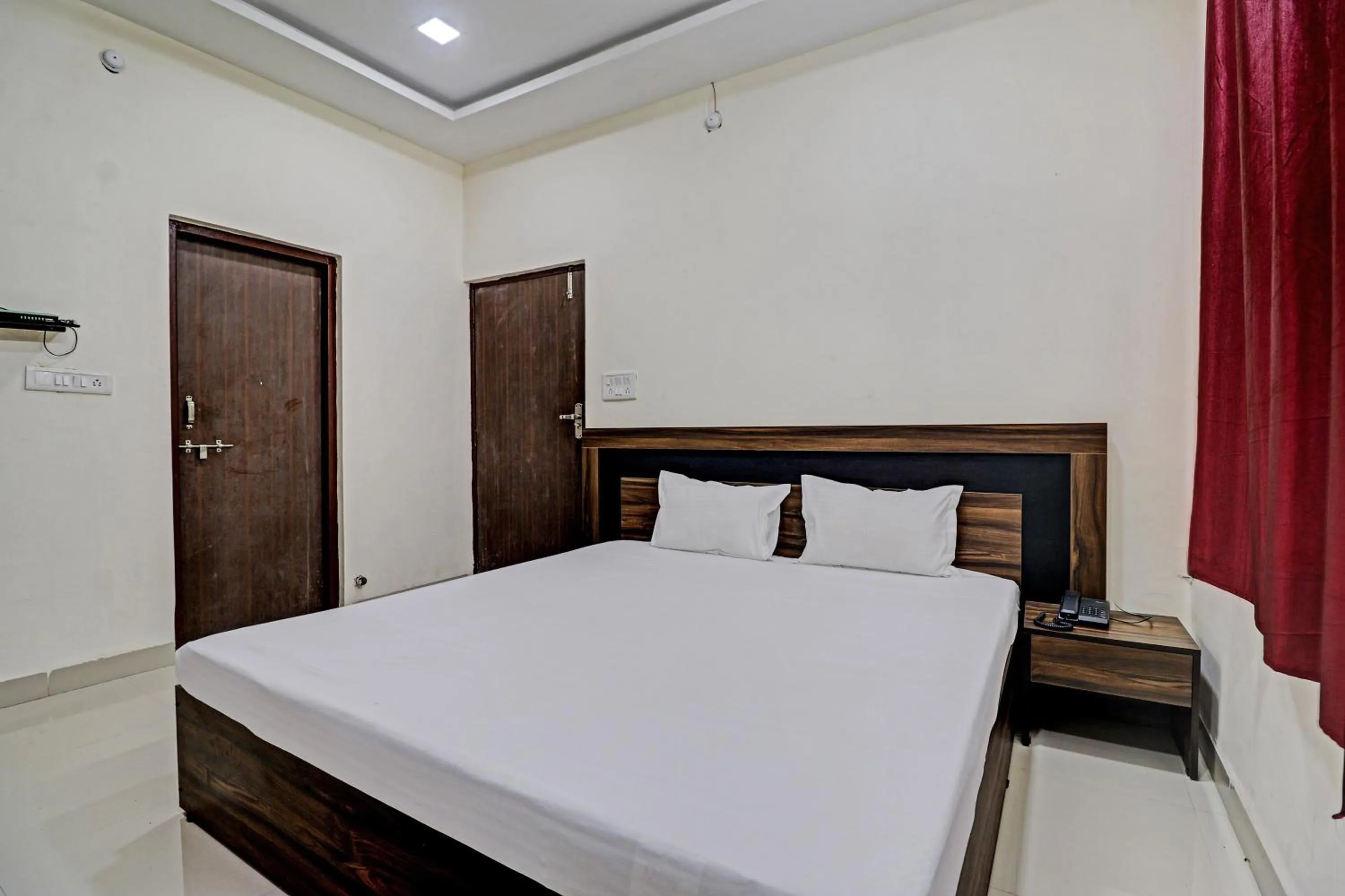 Bedroom, Bed in Super HOTEL O MIDWAY TREAT DHAR