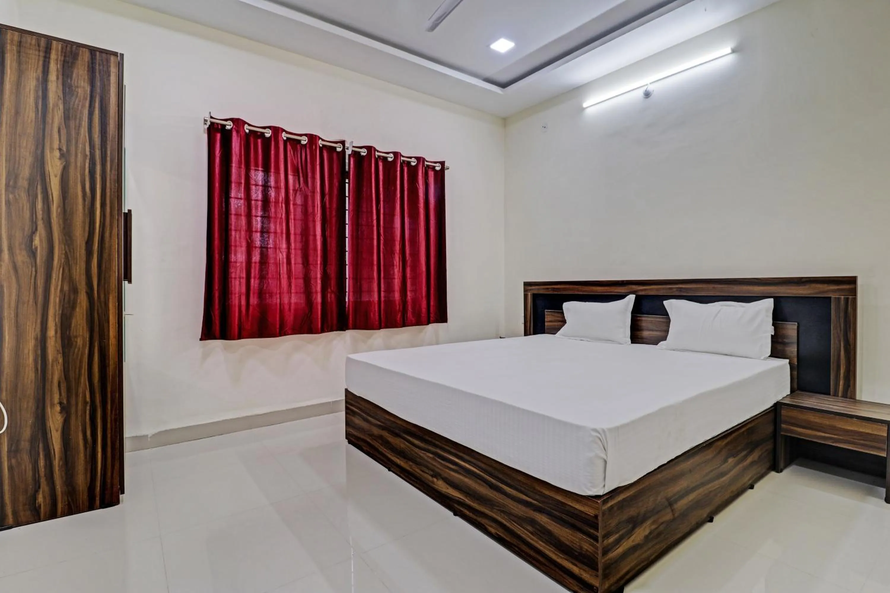 Bedroom, Bed in Super HOTEL O MIDWAY TREAT DHAR