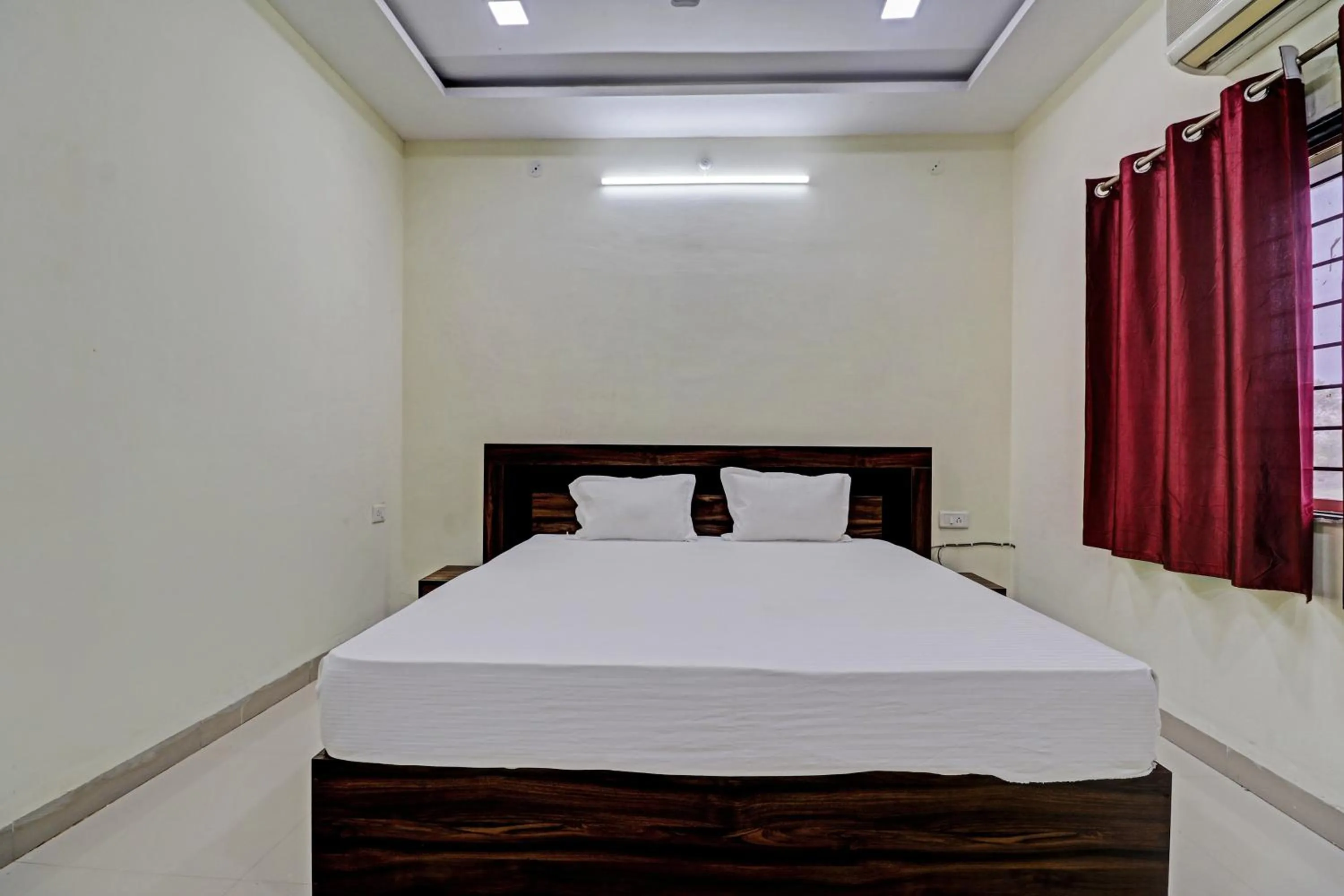 Bedroom, Bed in Super HOTEL O MIDWAY TREAT DHAR