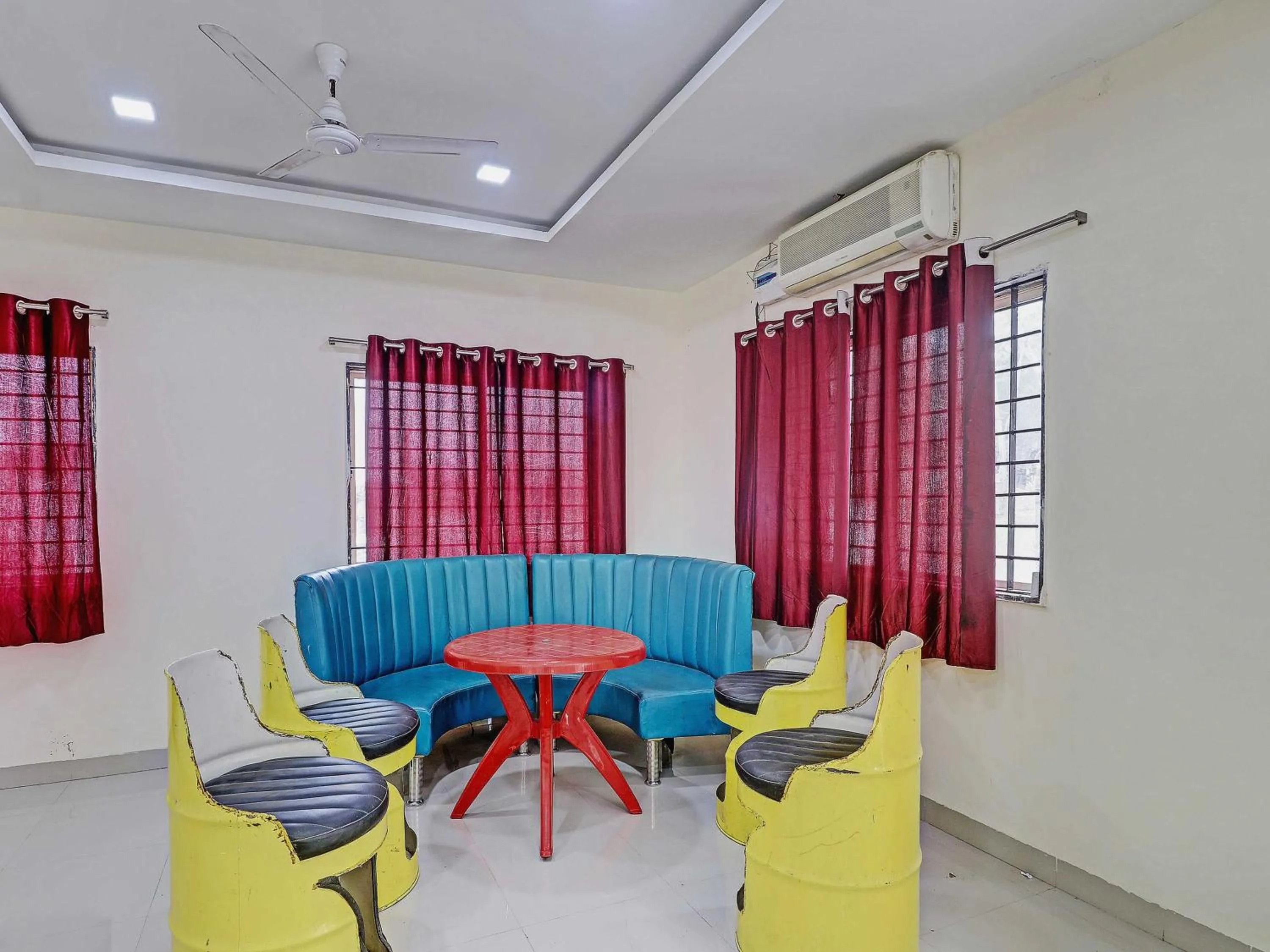 Dining area in Super HOTEL O MIDWAY TREAT DHAR