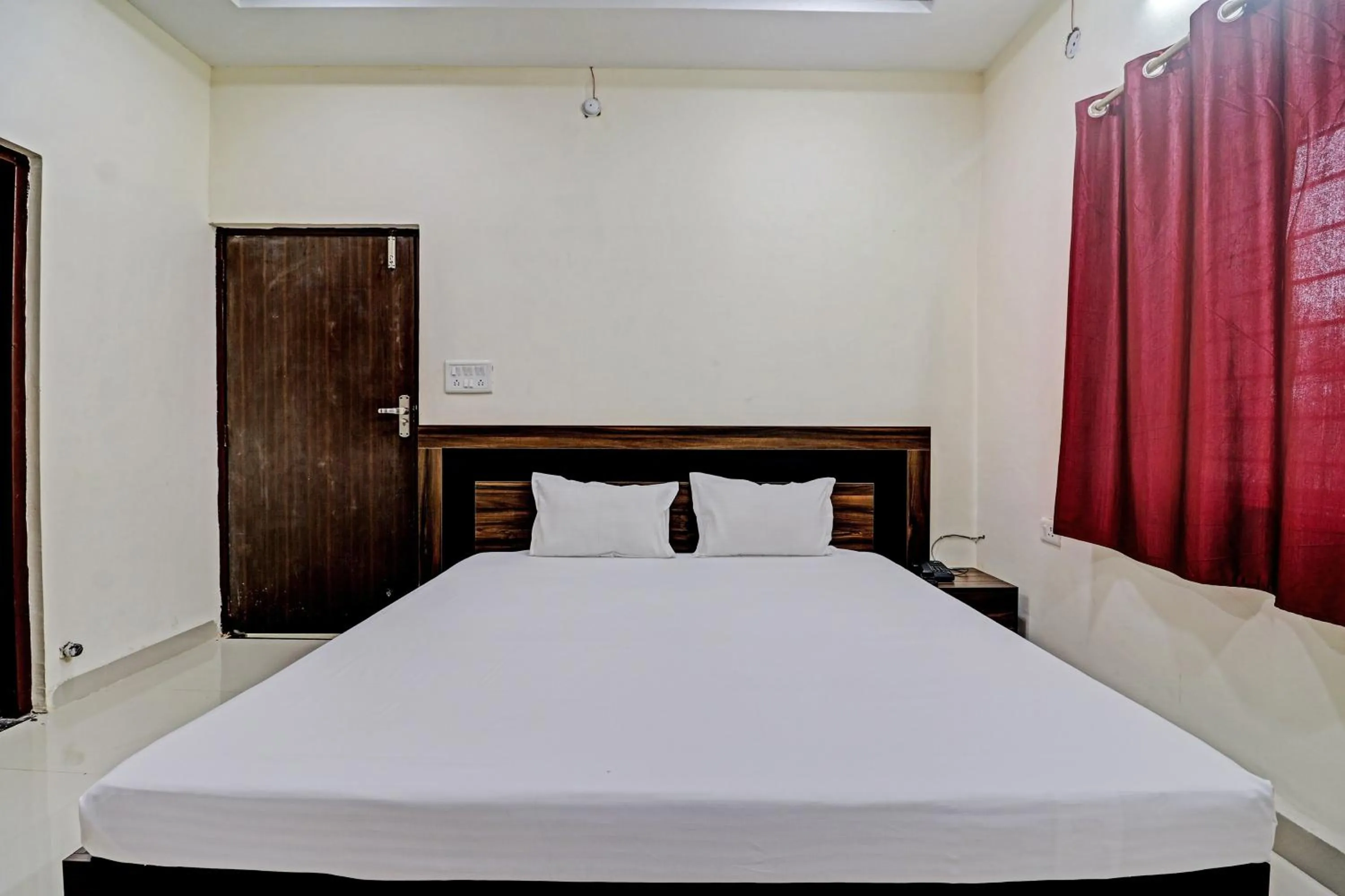 Bedroom, Bed in Super HOTEL O MIDWAY TREAT DHAR