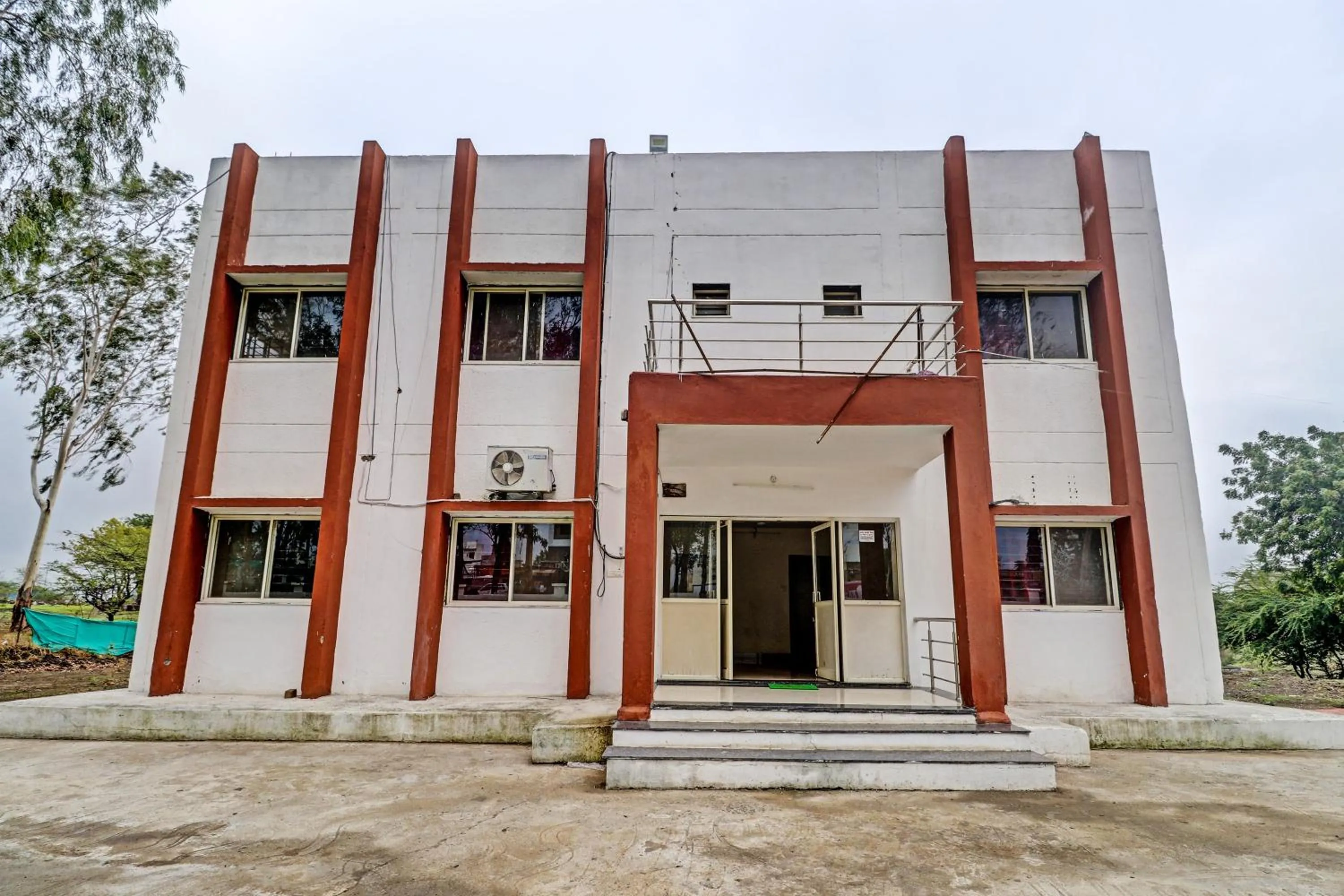 Facade/entrance in Super HOTEL O MIDWAY TREAT DHAR