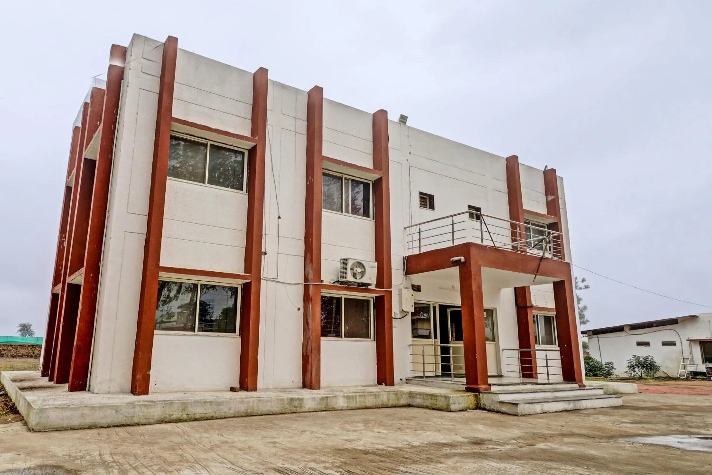 Facade/entrance in Super HOTEL O MIDWAY TREAT DHAR