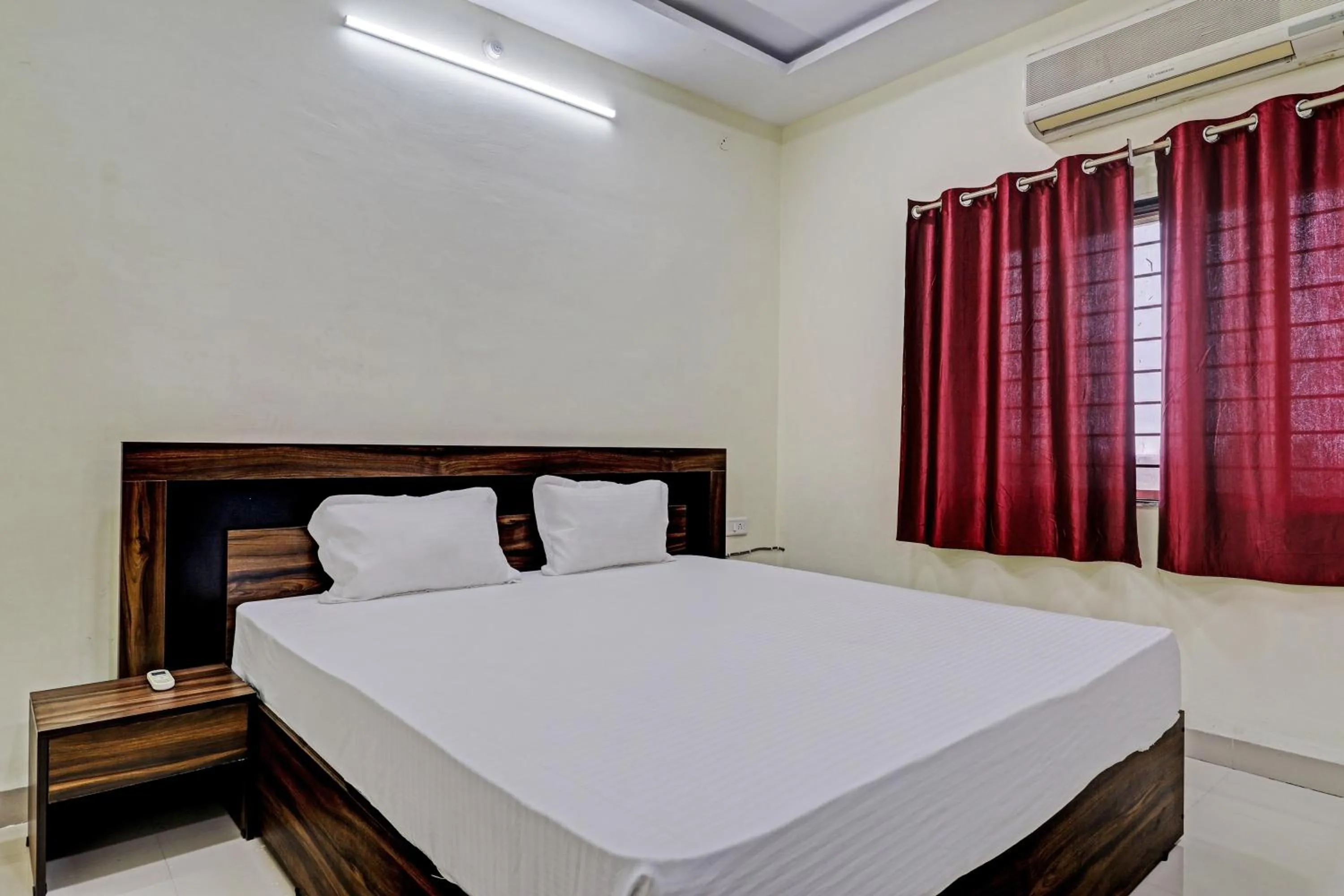 Bedroom, Bed in Super HOTEL O MIDWAY TREAT DHAR