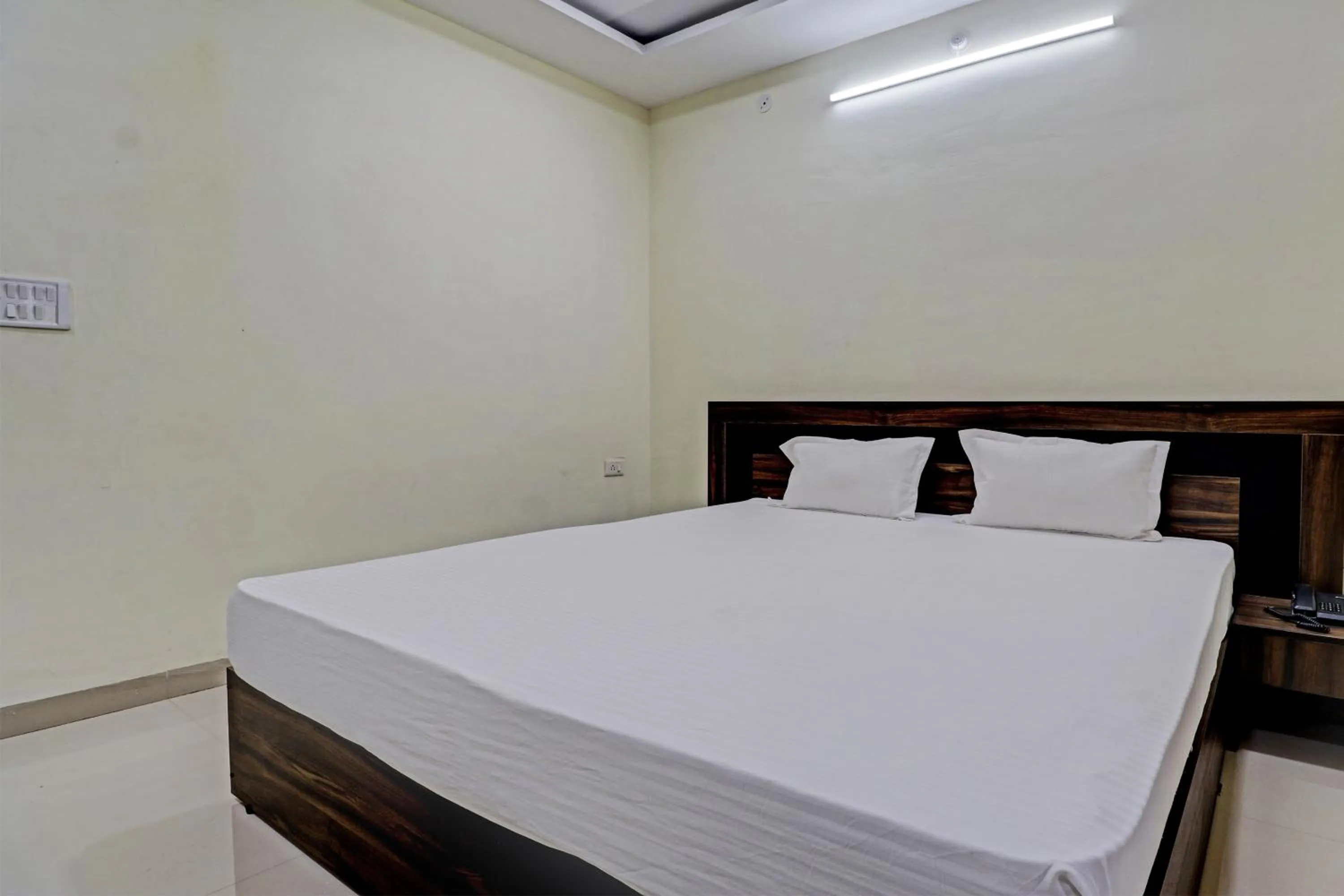 Bedroom, Bed in Super HOTEL O MIDWAY TREAT DHAR