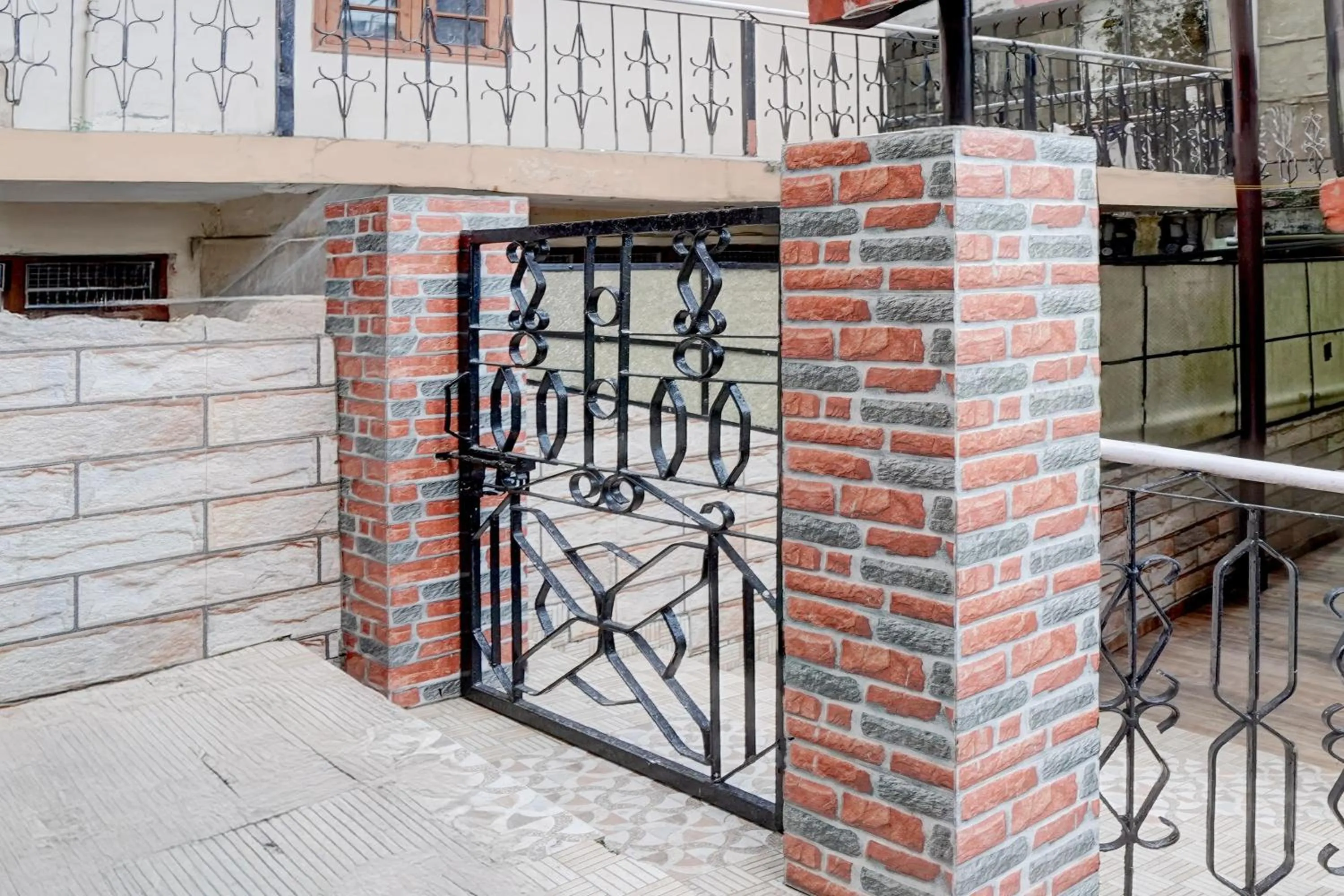 Facade/entrance in Hotel O Basera