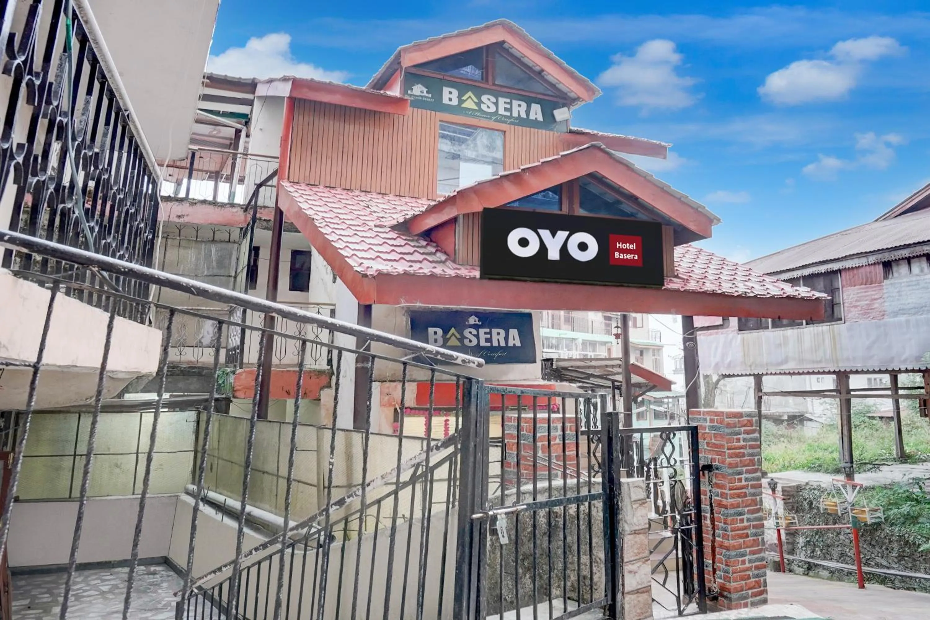 Facade/entrance in Hotel O Basera