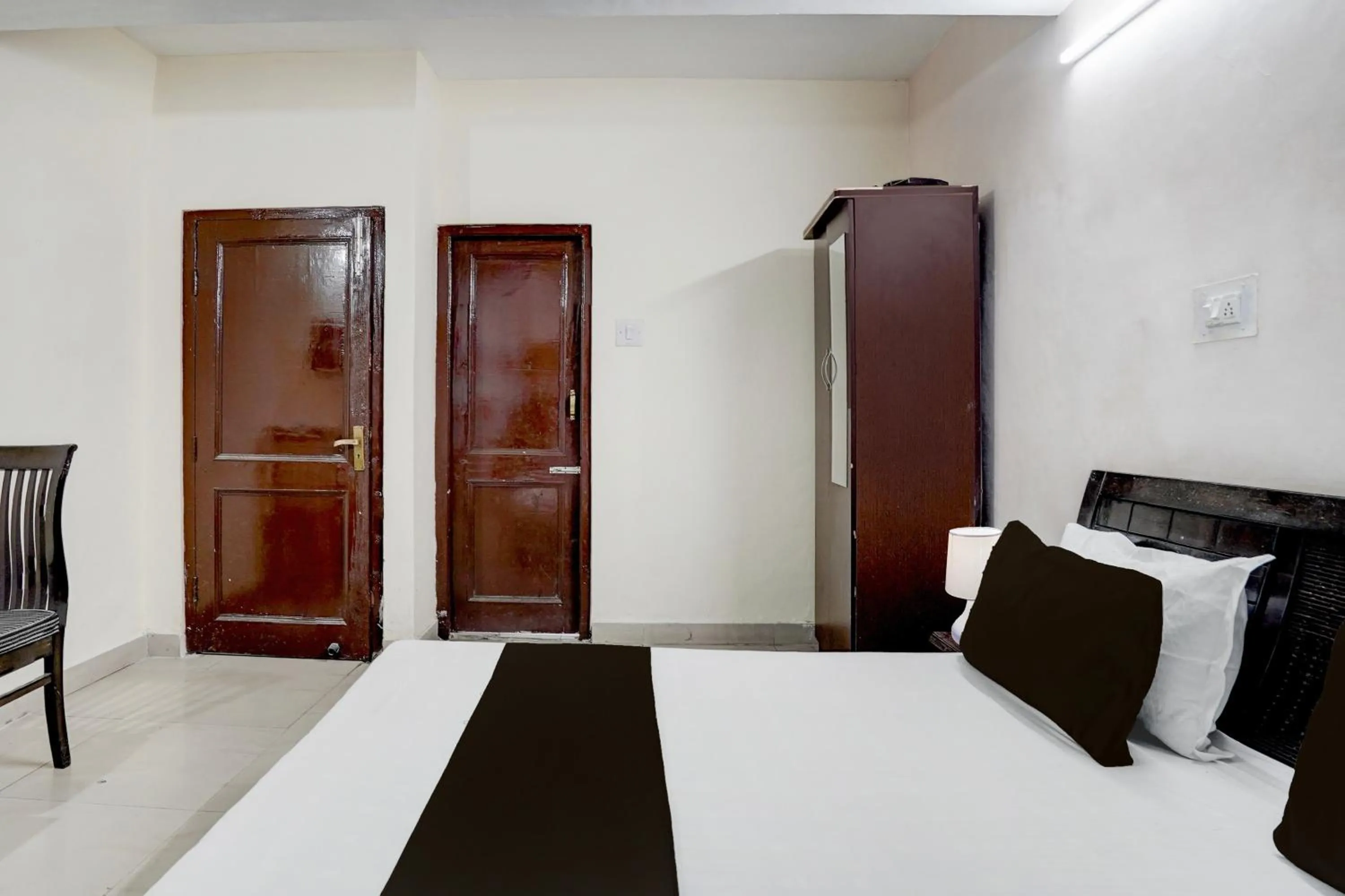 Bedroom, Bed in Hotel O Basera