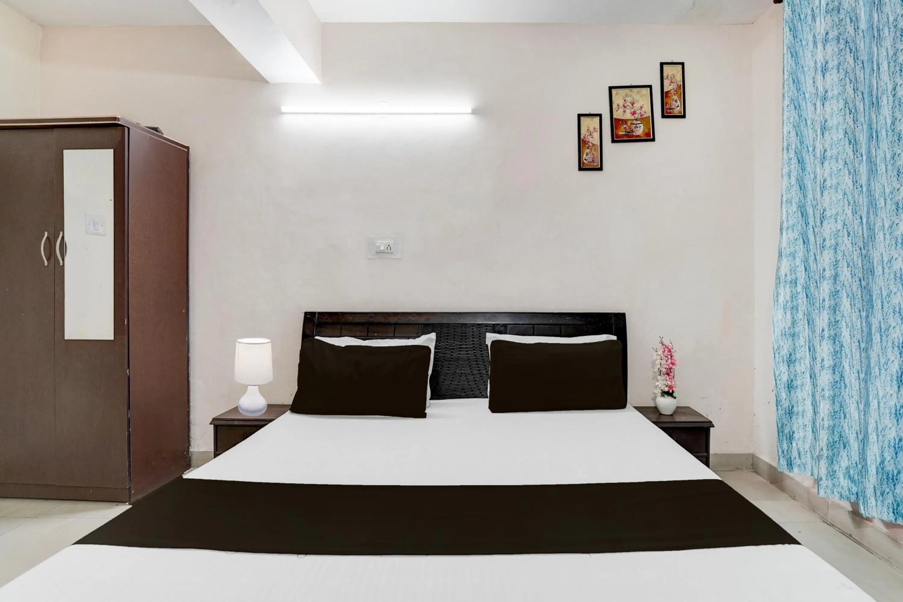 Bedroom, Bed in Hotel O Basera