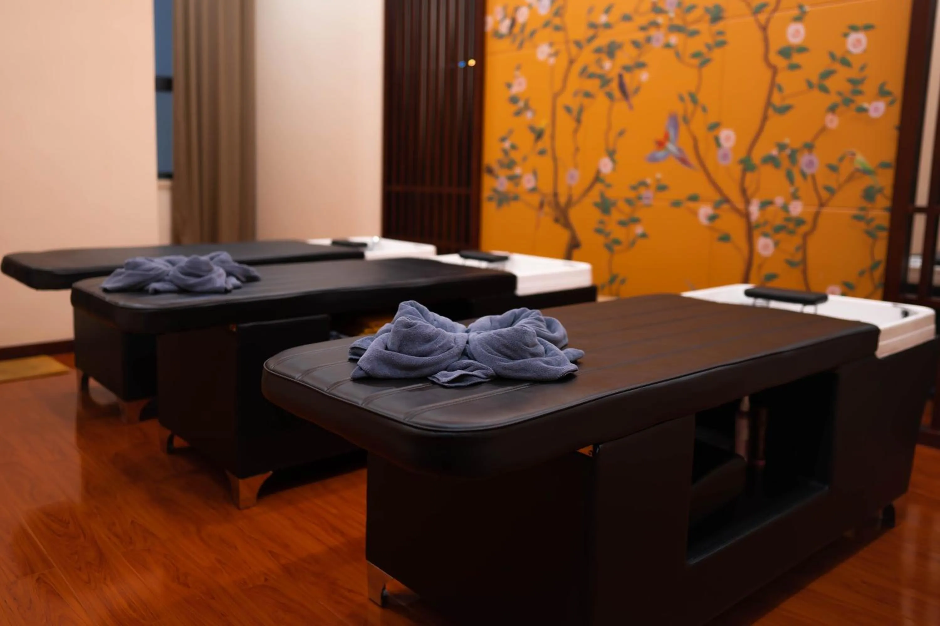 Massage, Bed in ST Vegas Hotel