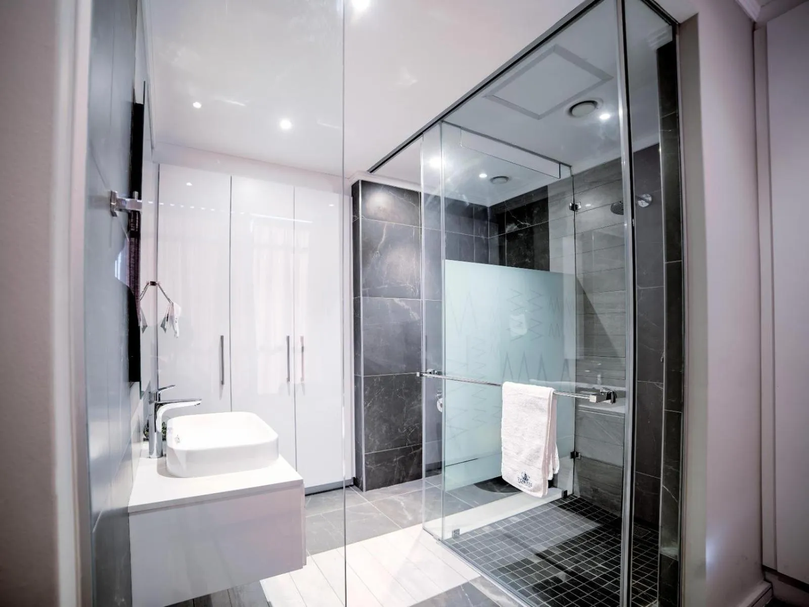 Shower in Masingita Towers Hotel and SPA