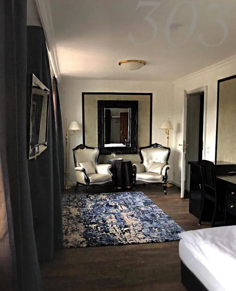 Photo of the whole room, Bed in Rein Klassik Hotel