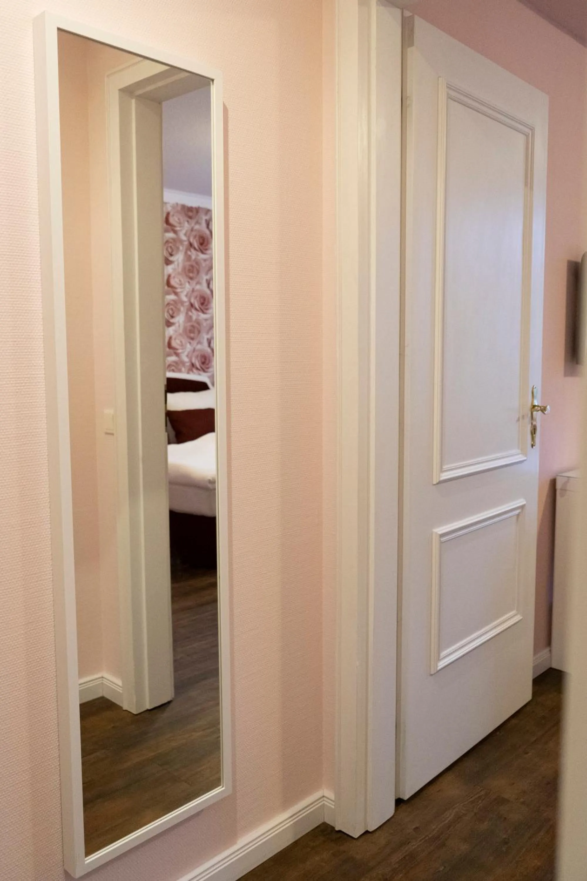 Photo of the whole room, Bed in Rein Klassik Hotel