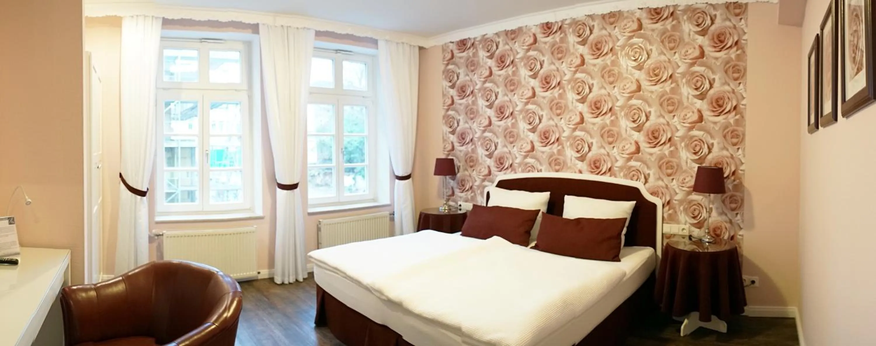 Photo of the whole room, Bed in Rein Klassik Hotel
