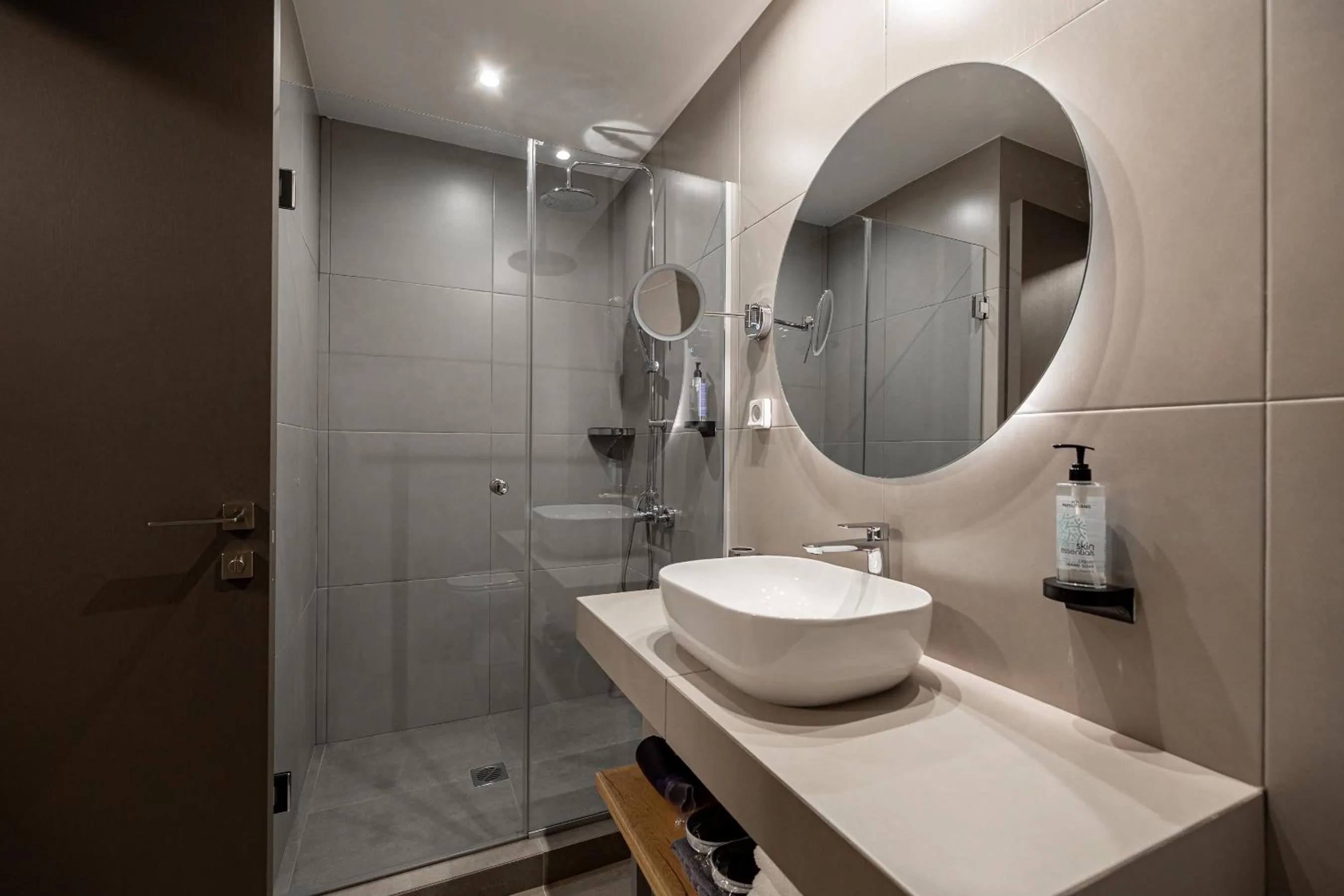 Shower in Pnoe Urban Living