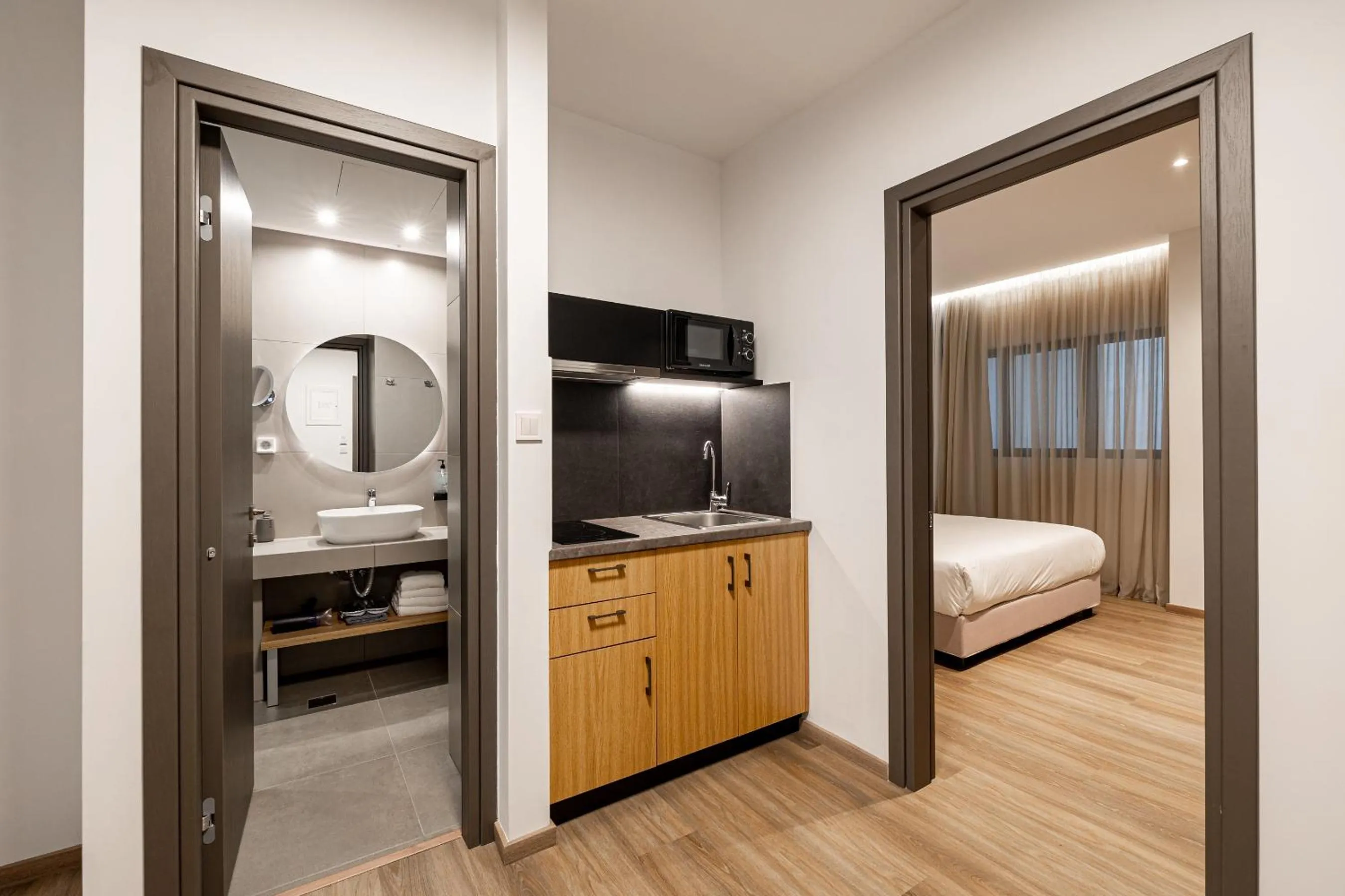 Photo of the whole room, Bed in Pnoe Urban Living