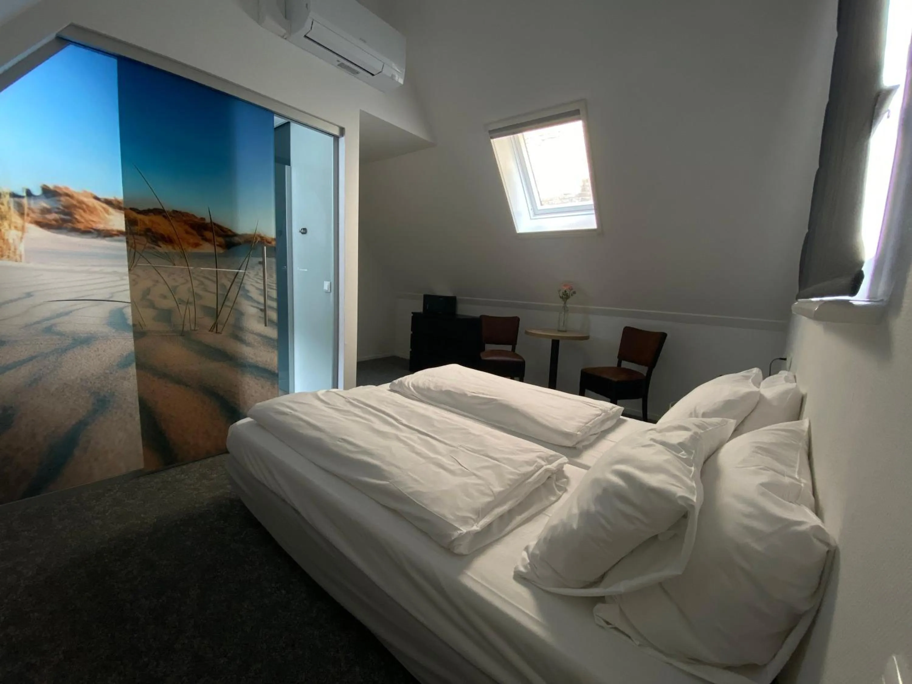 Photo of the whole room, Bed in Hotel Restaurant De Stadsherberg