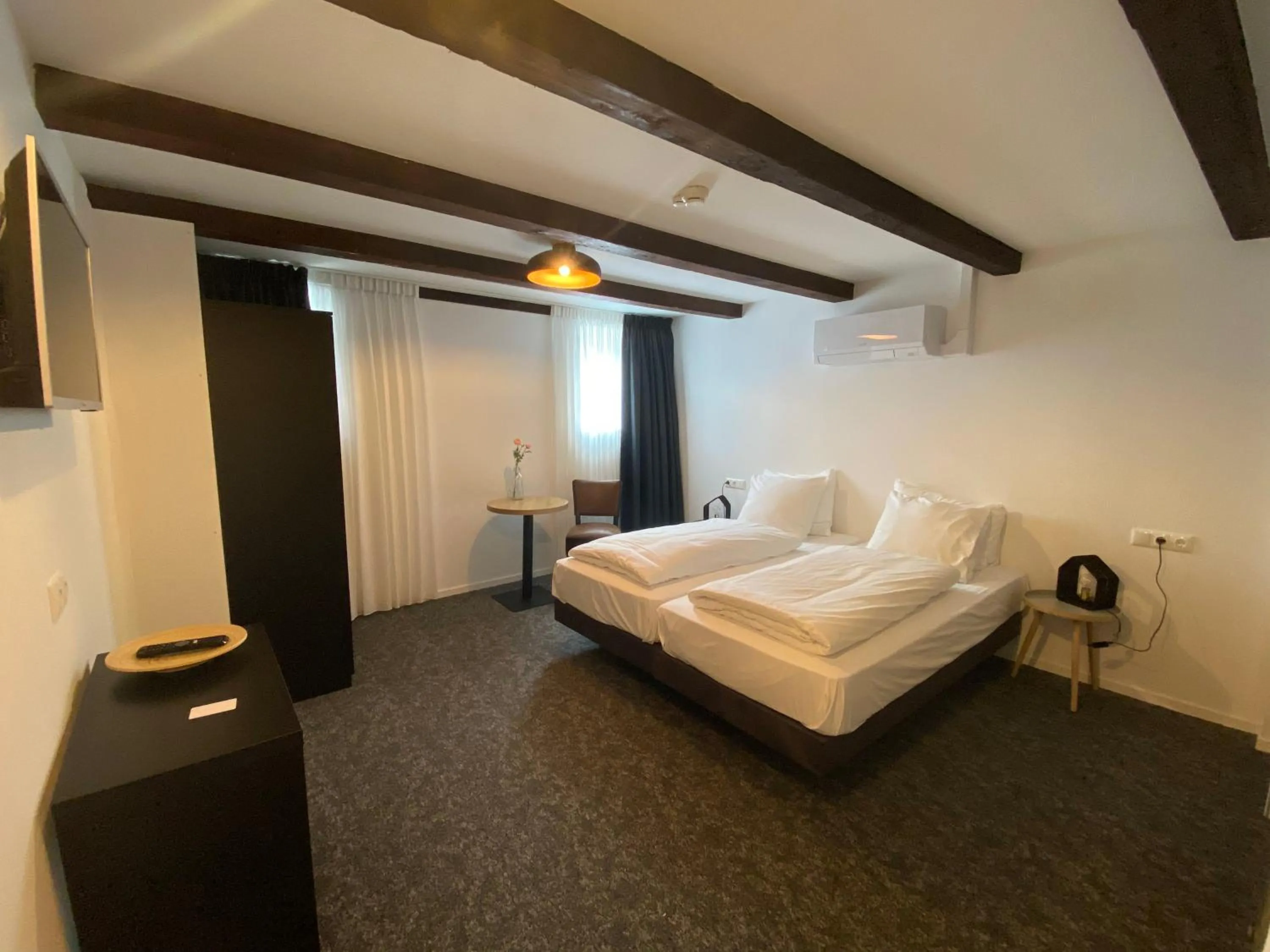 Photo of the whole room, Bed in Hotel Restaurant De Stadsherberg