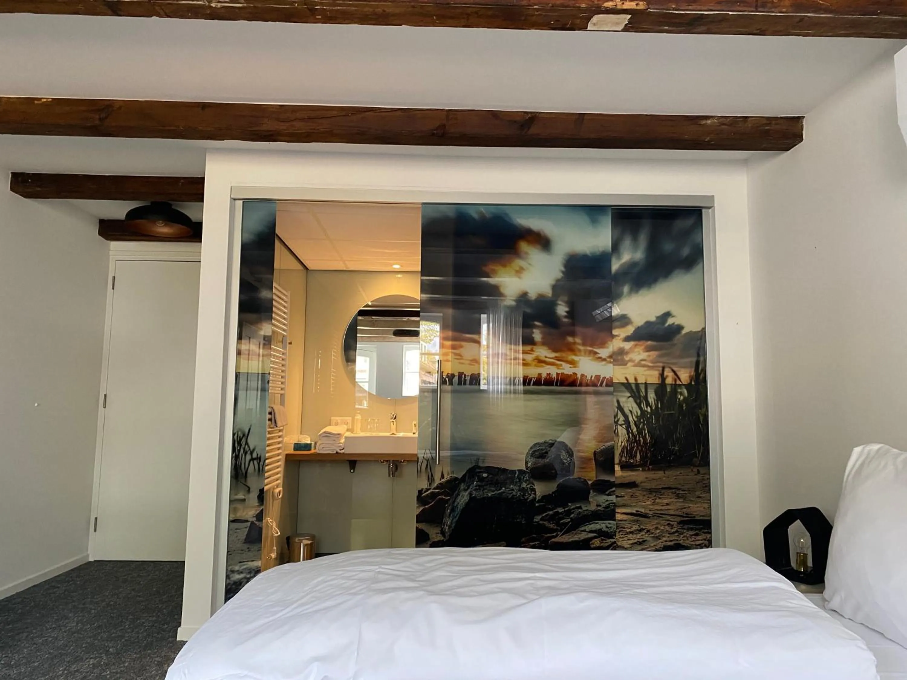 Bathroom, Bed in Hotel Restaurant De Stadsherberg