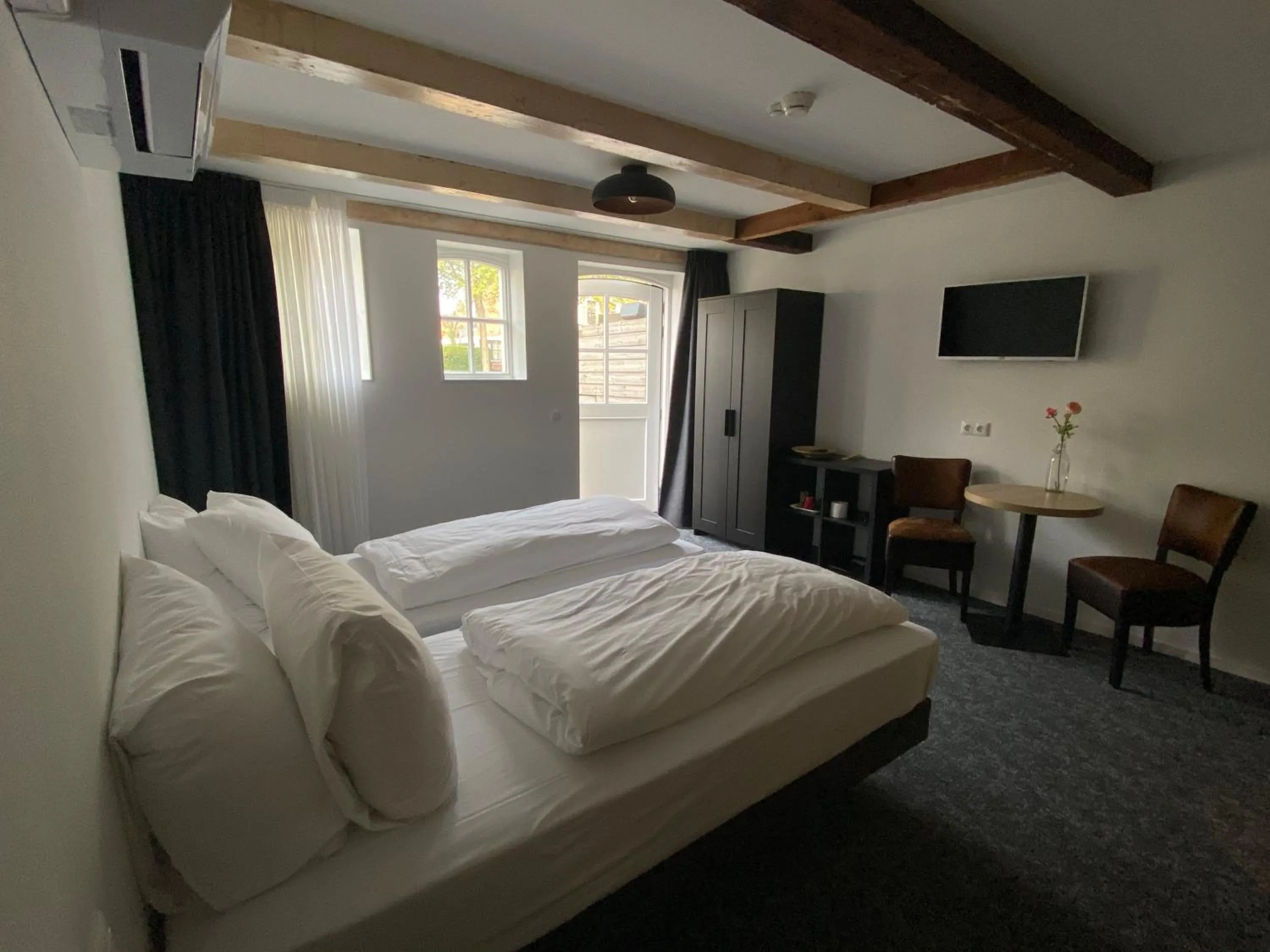 Photo of the whole room, Bed in Hotel Restaurant De Stadsherberg