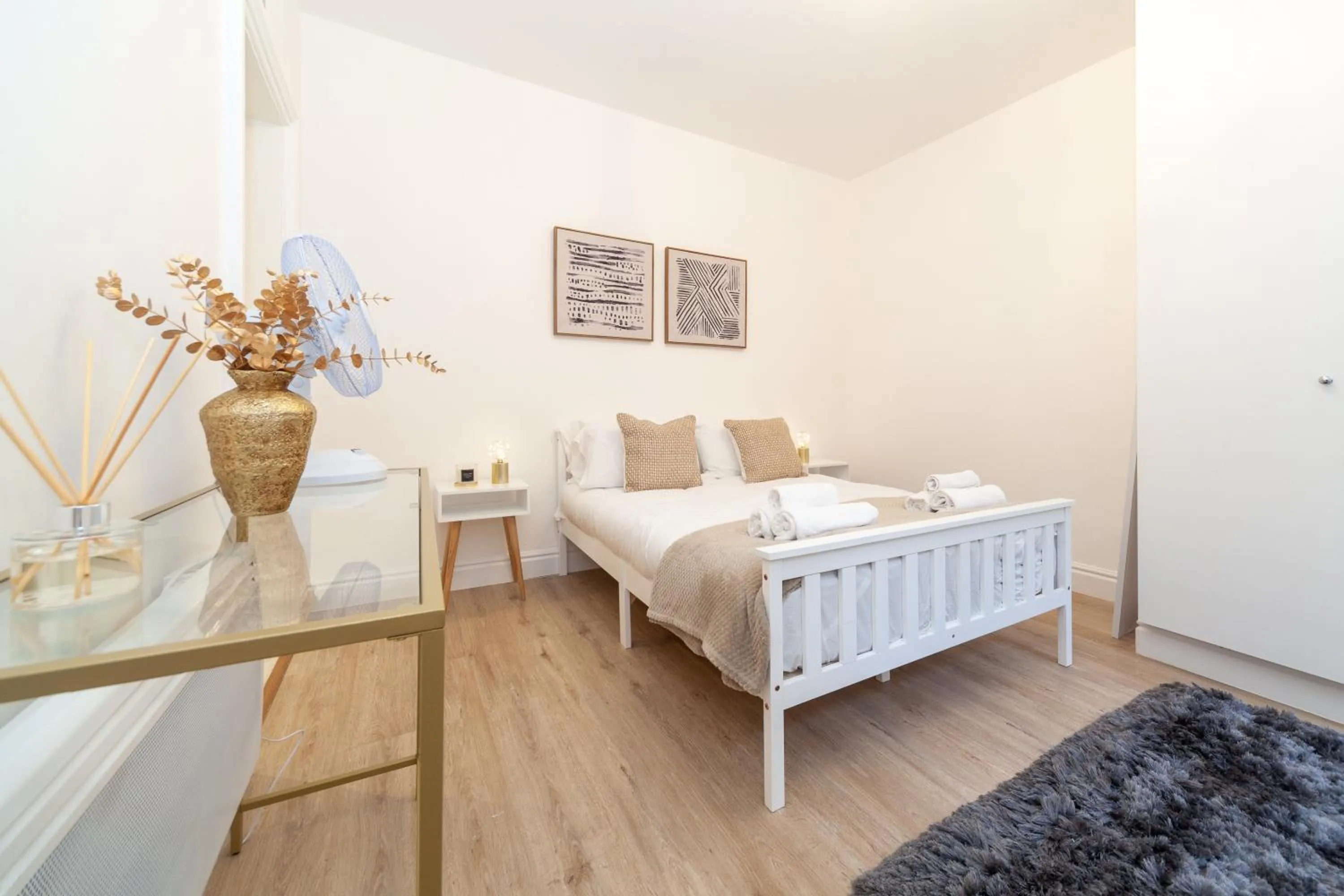Kensington luxury flat with patio
