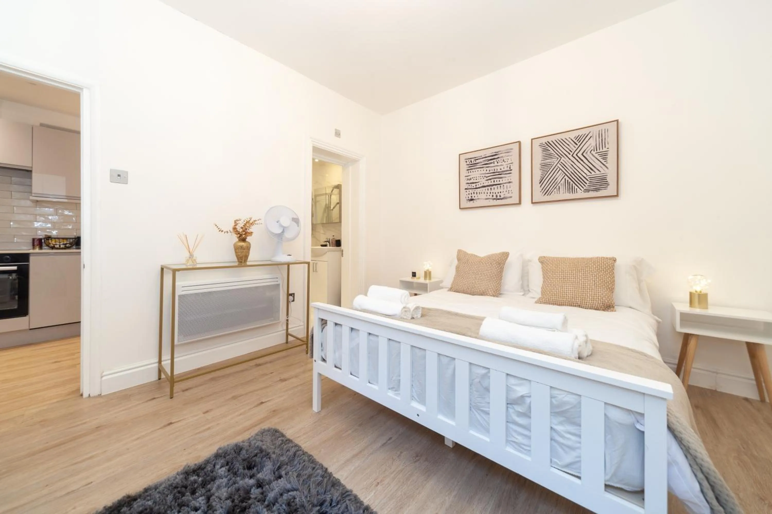 Kensington luxury flat with patio