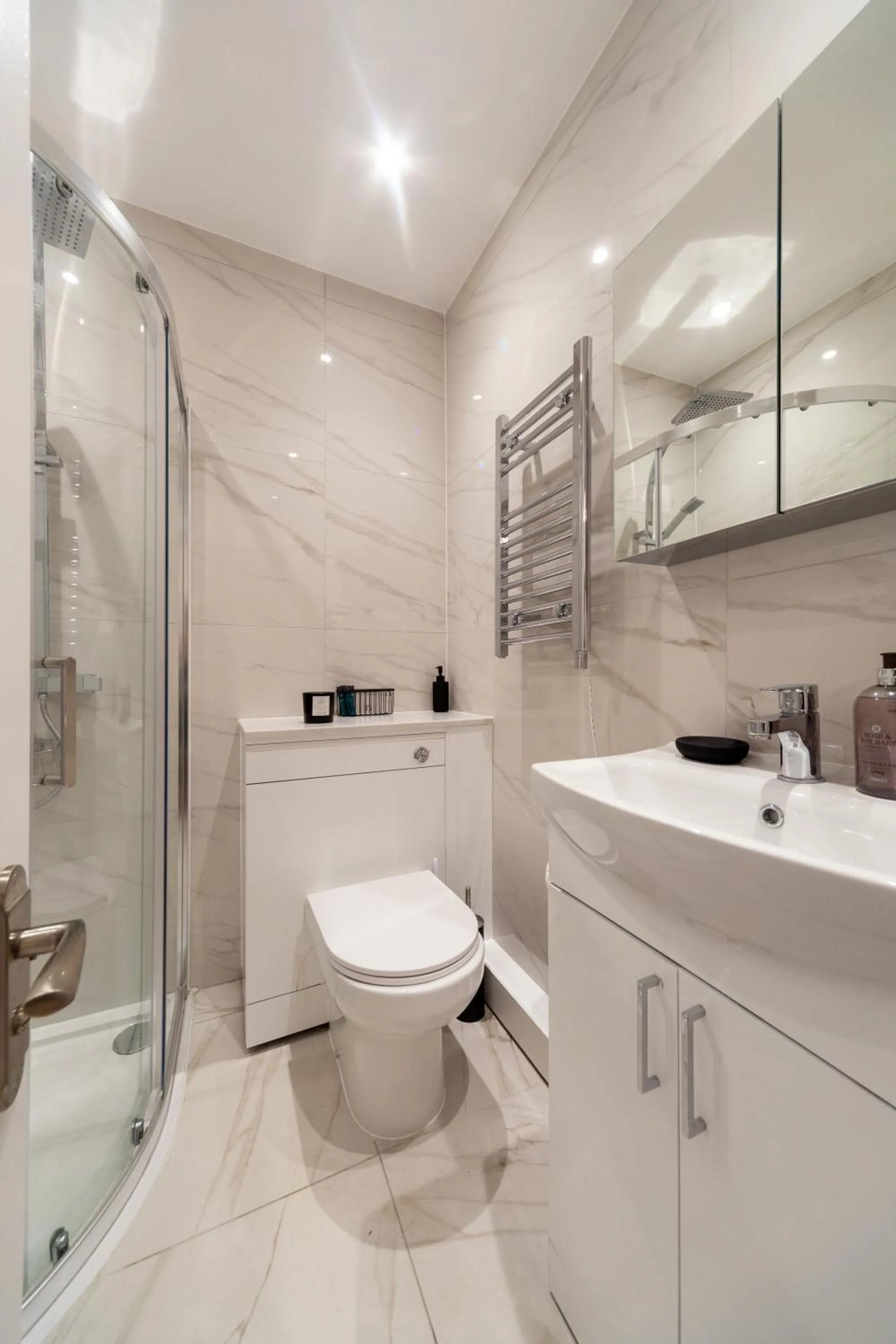 Kensington luxury flat with patio