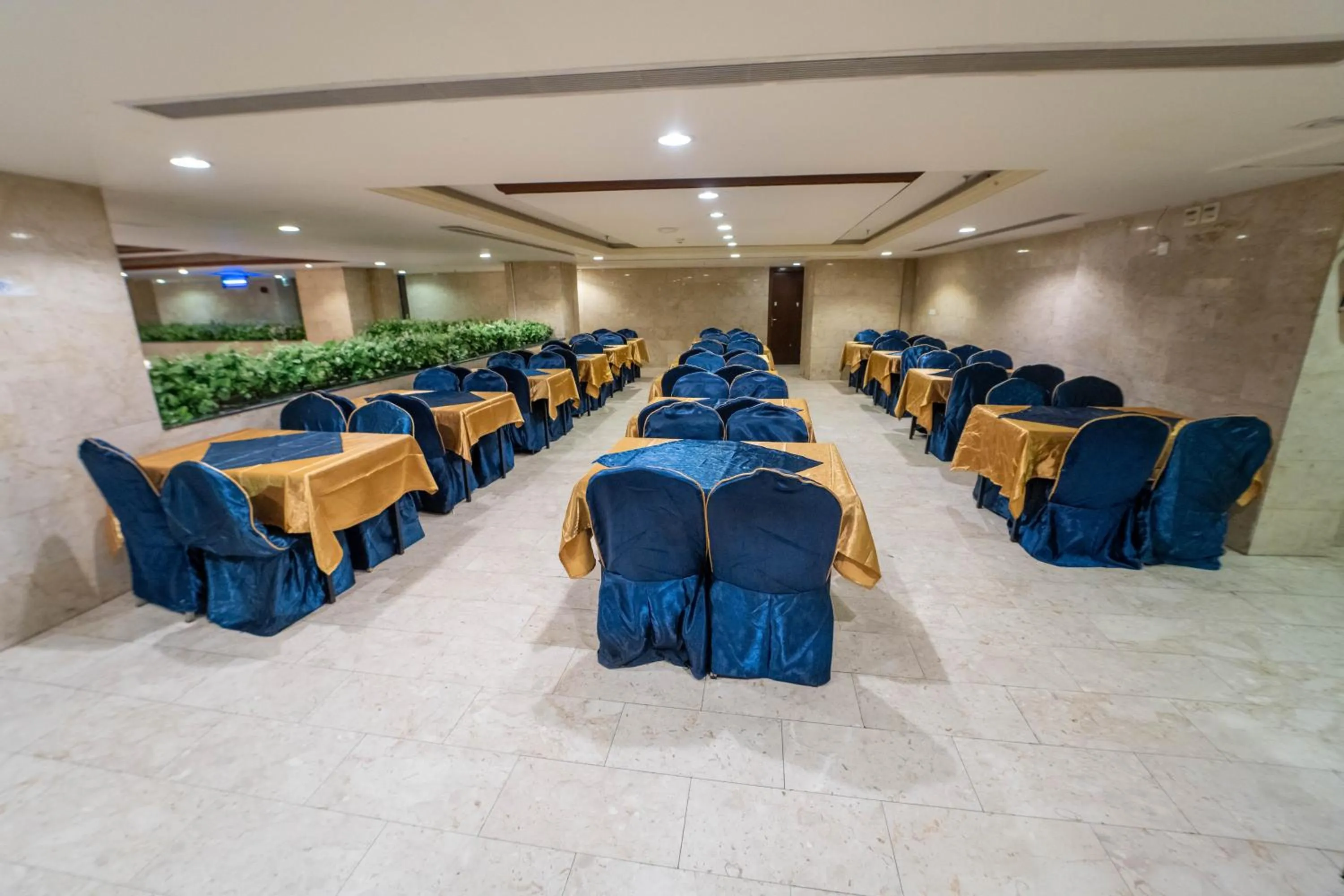 Restaurant/places to eat in Al Barakah Mawaddah Hotel