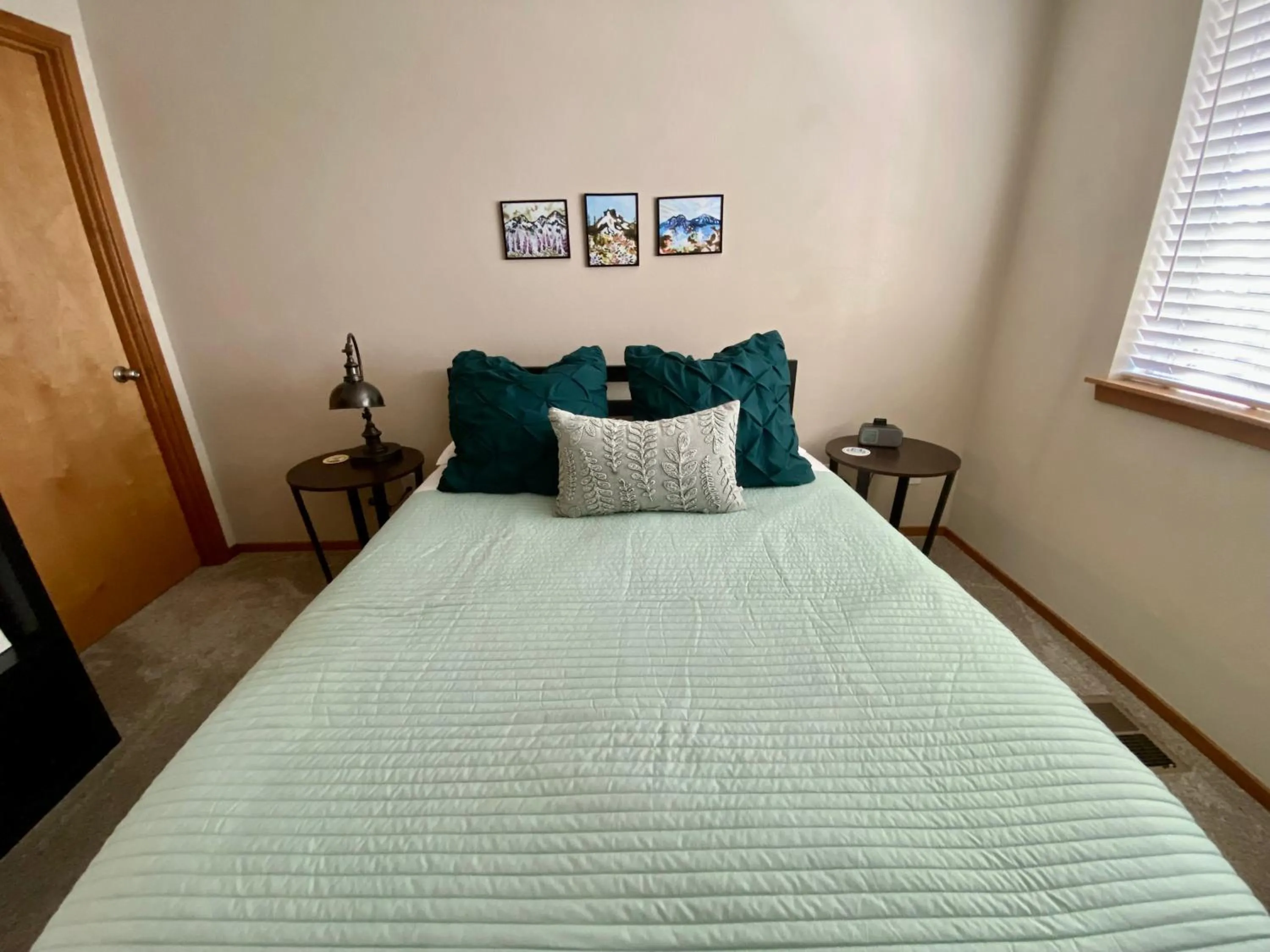 Property building, Bed in Three Peaks Retreat