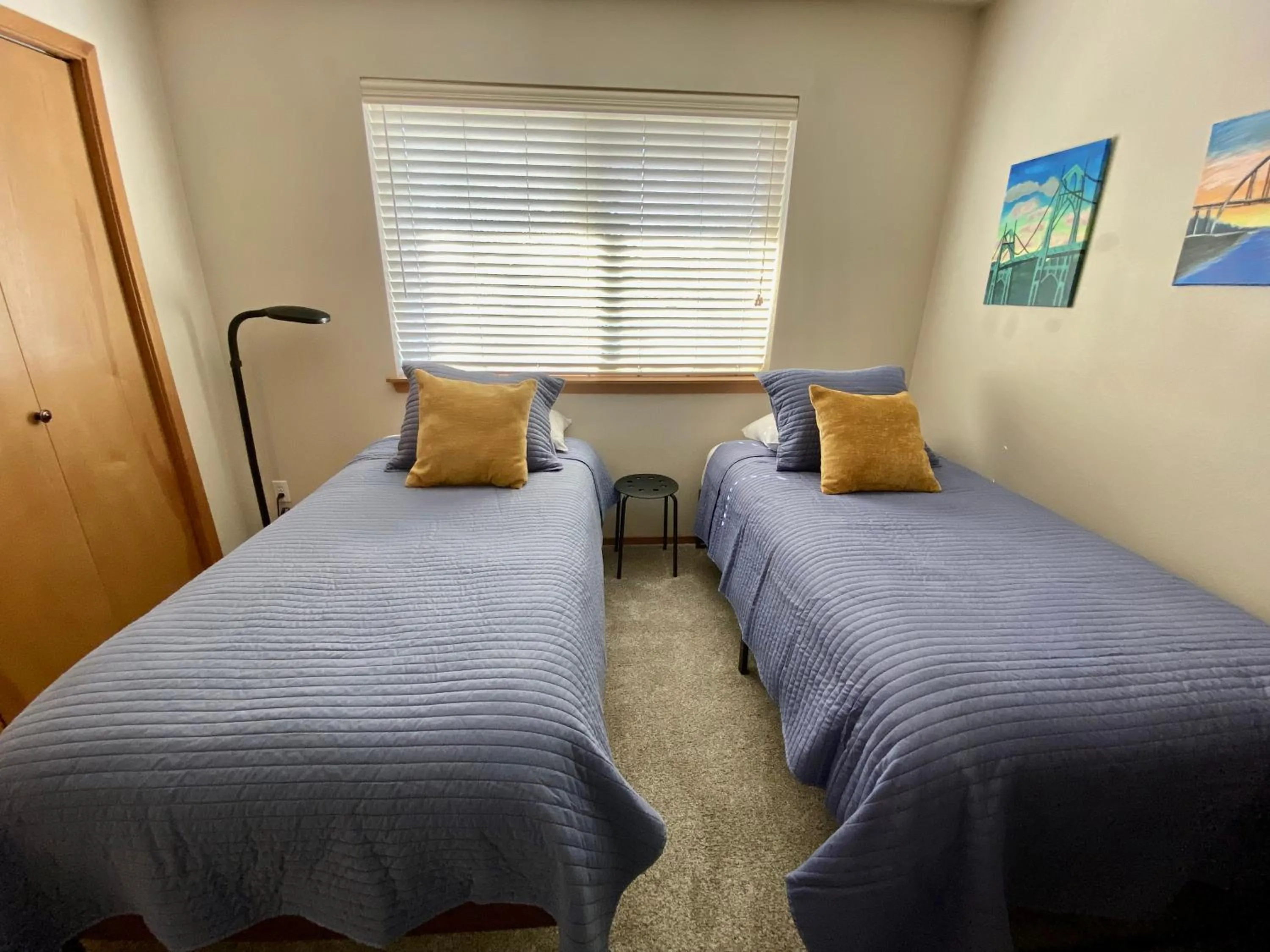 Property building, Bed in Three Peaks Retreat