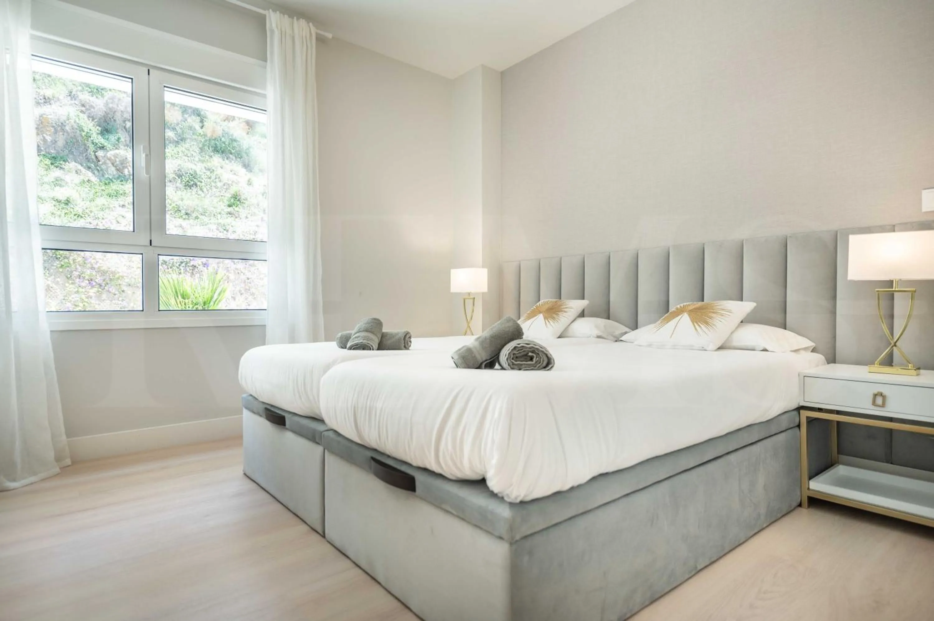 Apartment with parking, gym & terrace by REMS