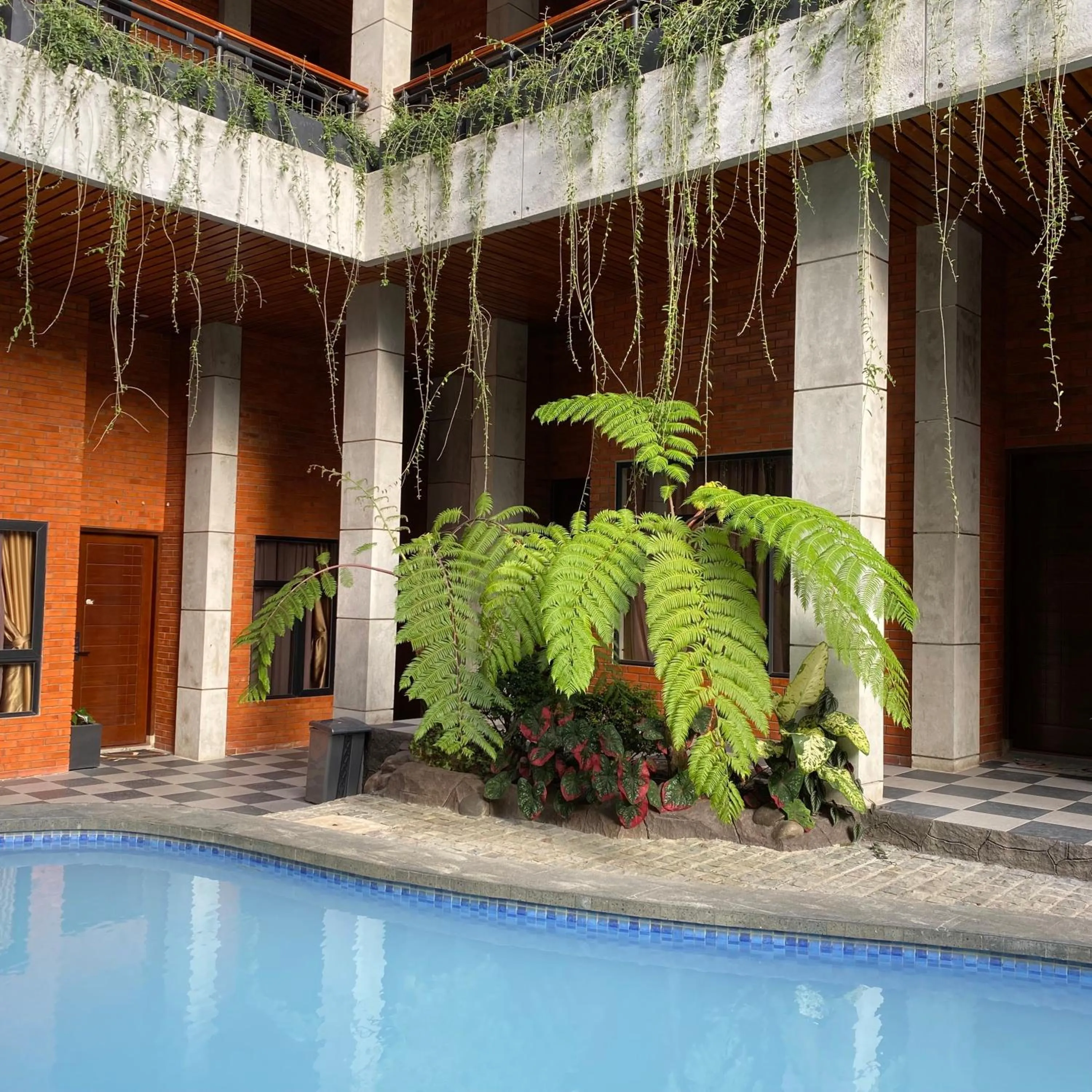 Swimming pool in Pariban Hotel