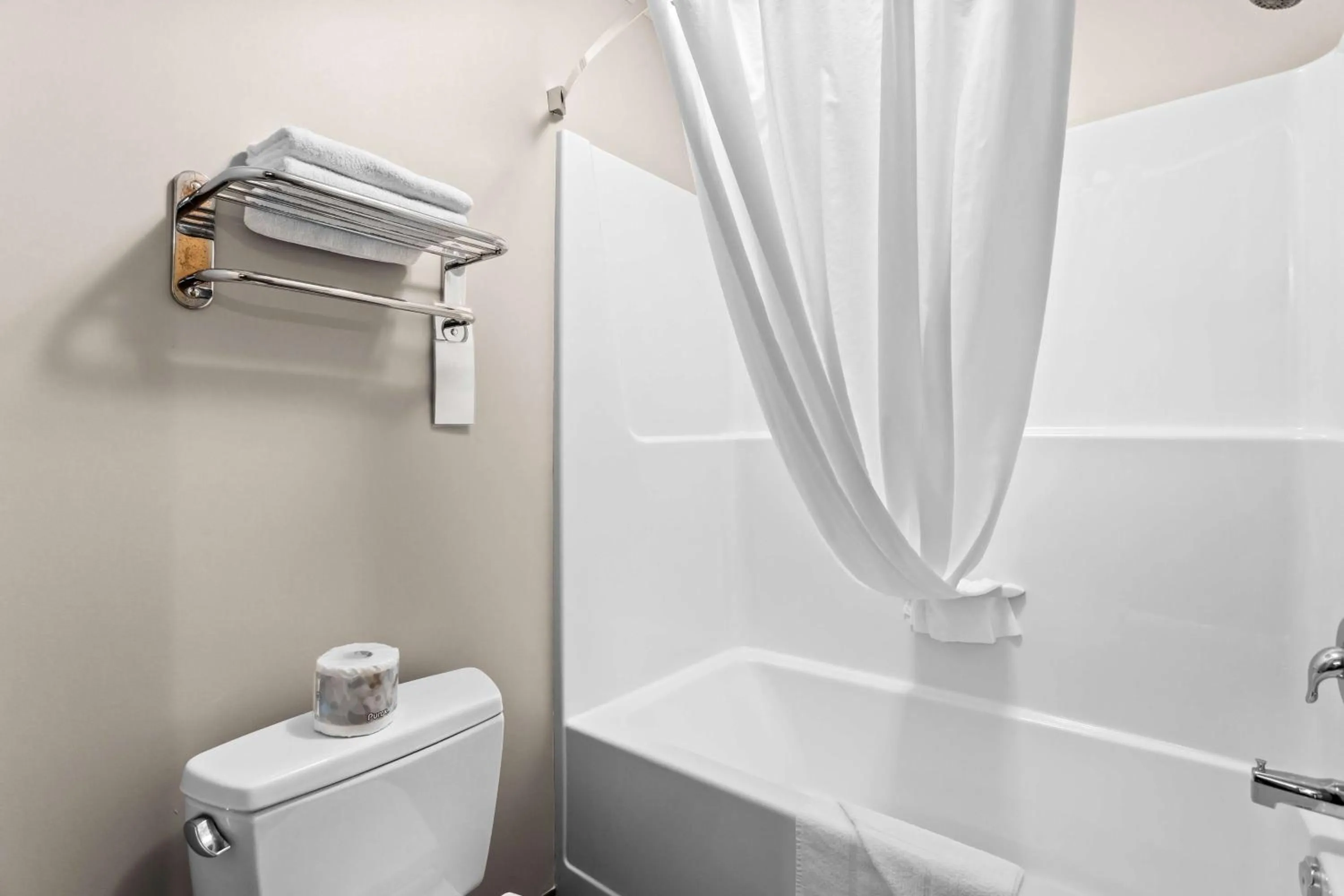 Bathroom in SureStay Hotel by Best Western Bassano