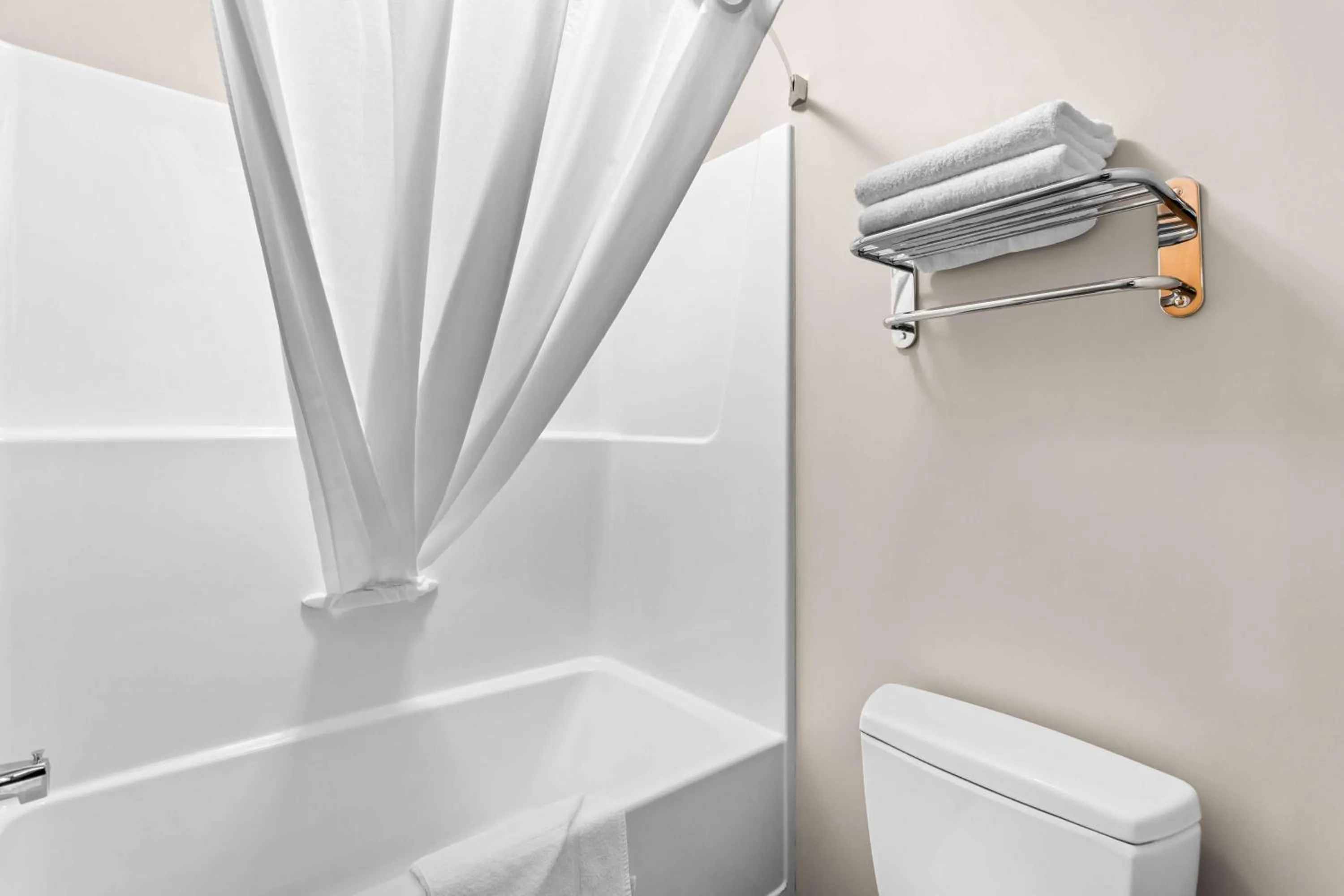 Bathroom in SureStay Hotel by Best Western Bassano