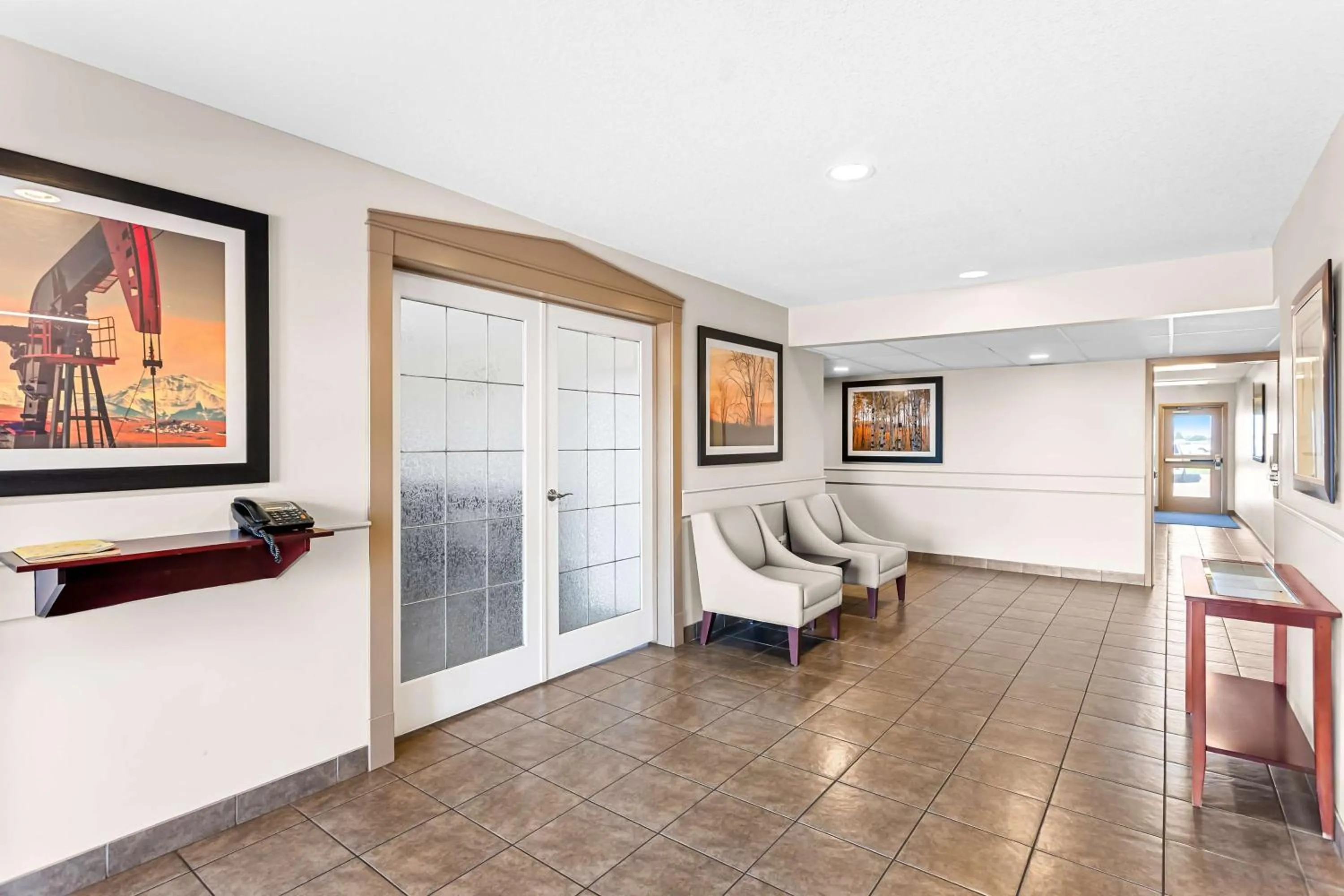 Lobby or reception in SureStay Hotel by Best Western Bassano