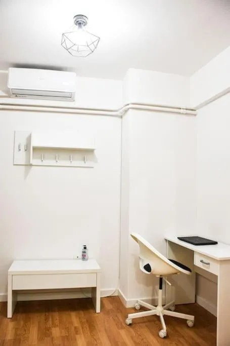 Newly renovated-City Center Apartment