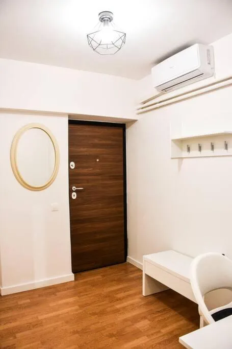 Newly renovated-City Center Apartment