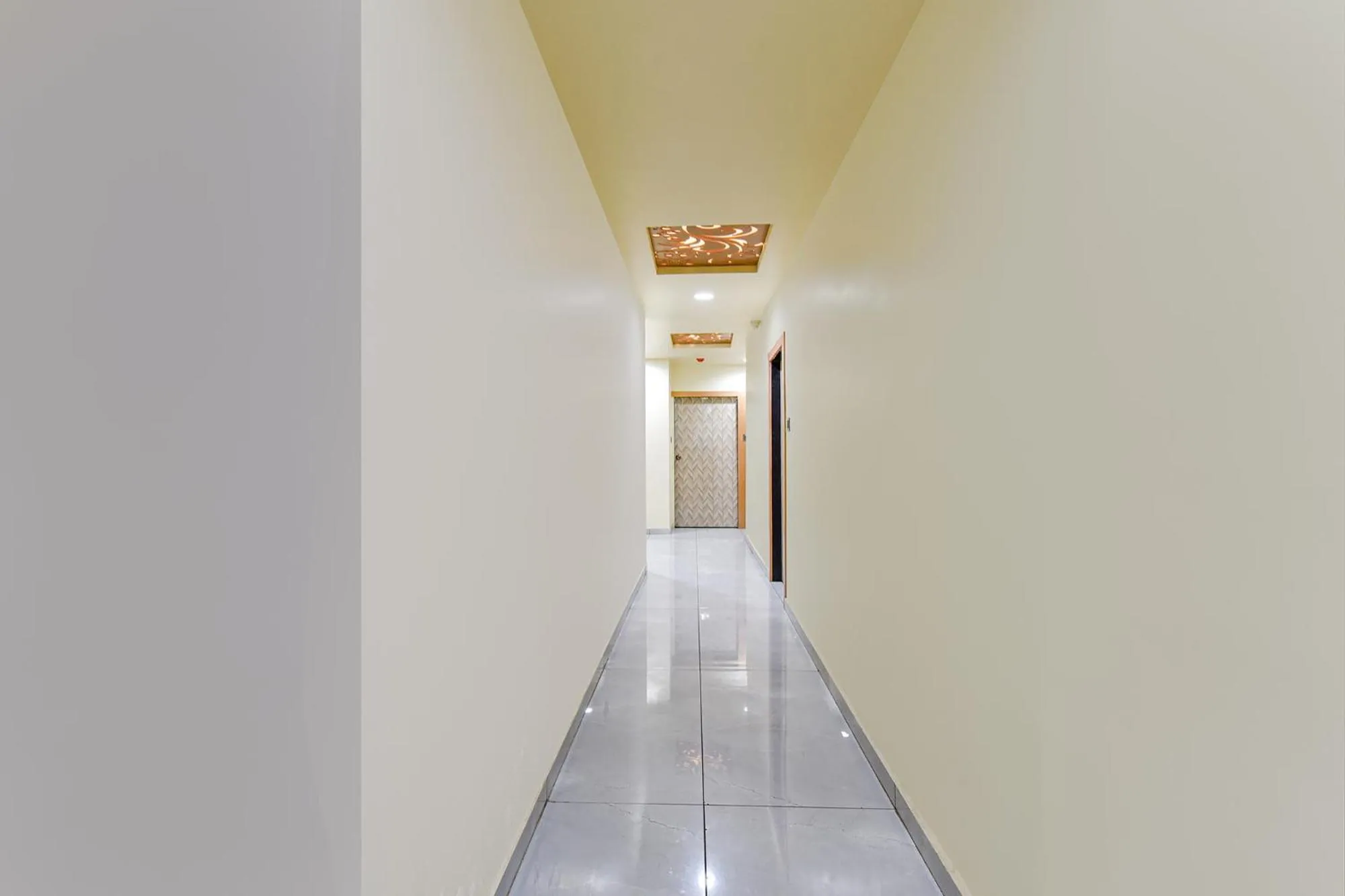 Lobby or reception in FabHotel Max Inn - Inside Himalaya Square