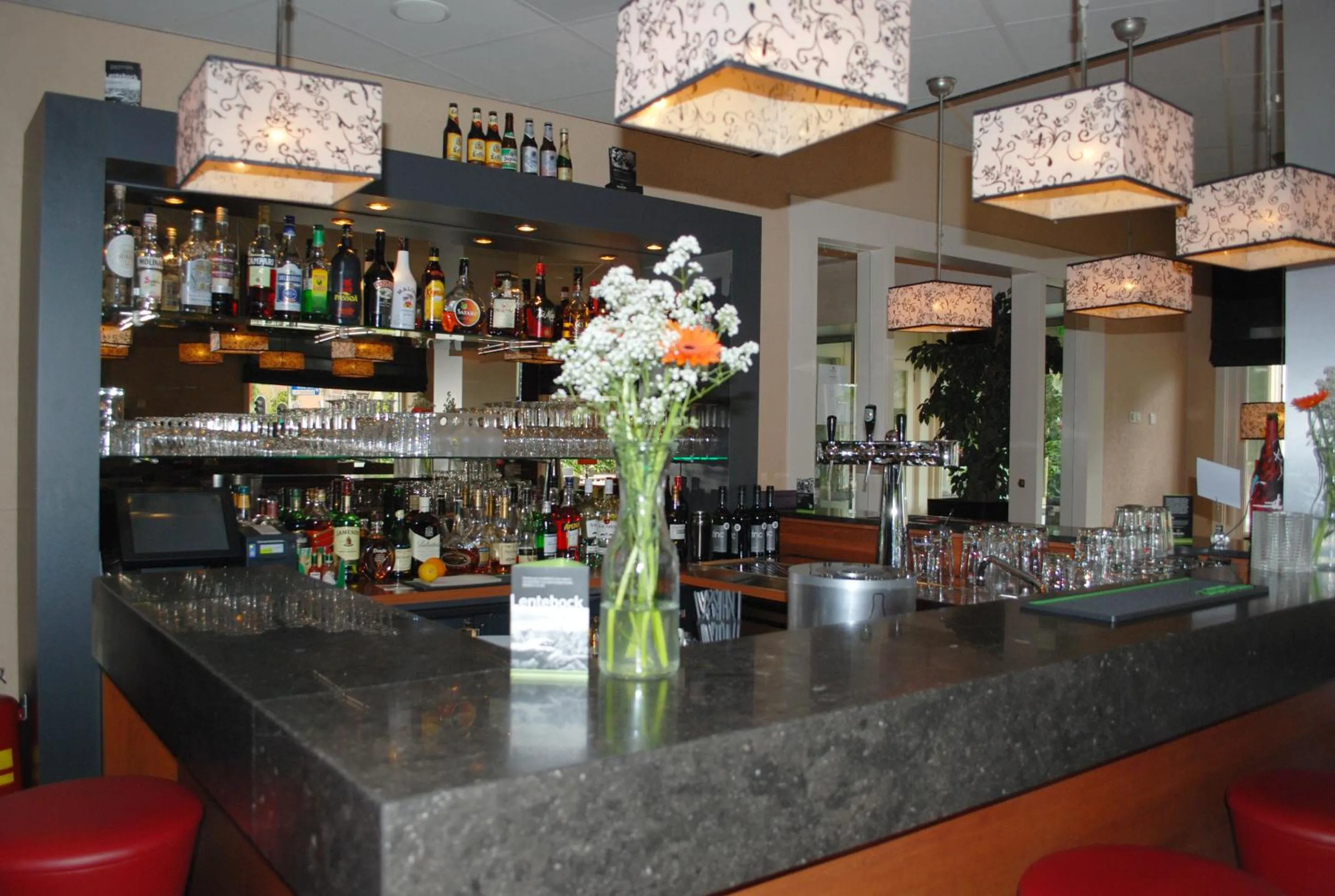 Lounge or bar in Fletcher Hotel Apeldoorn