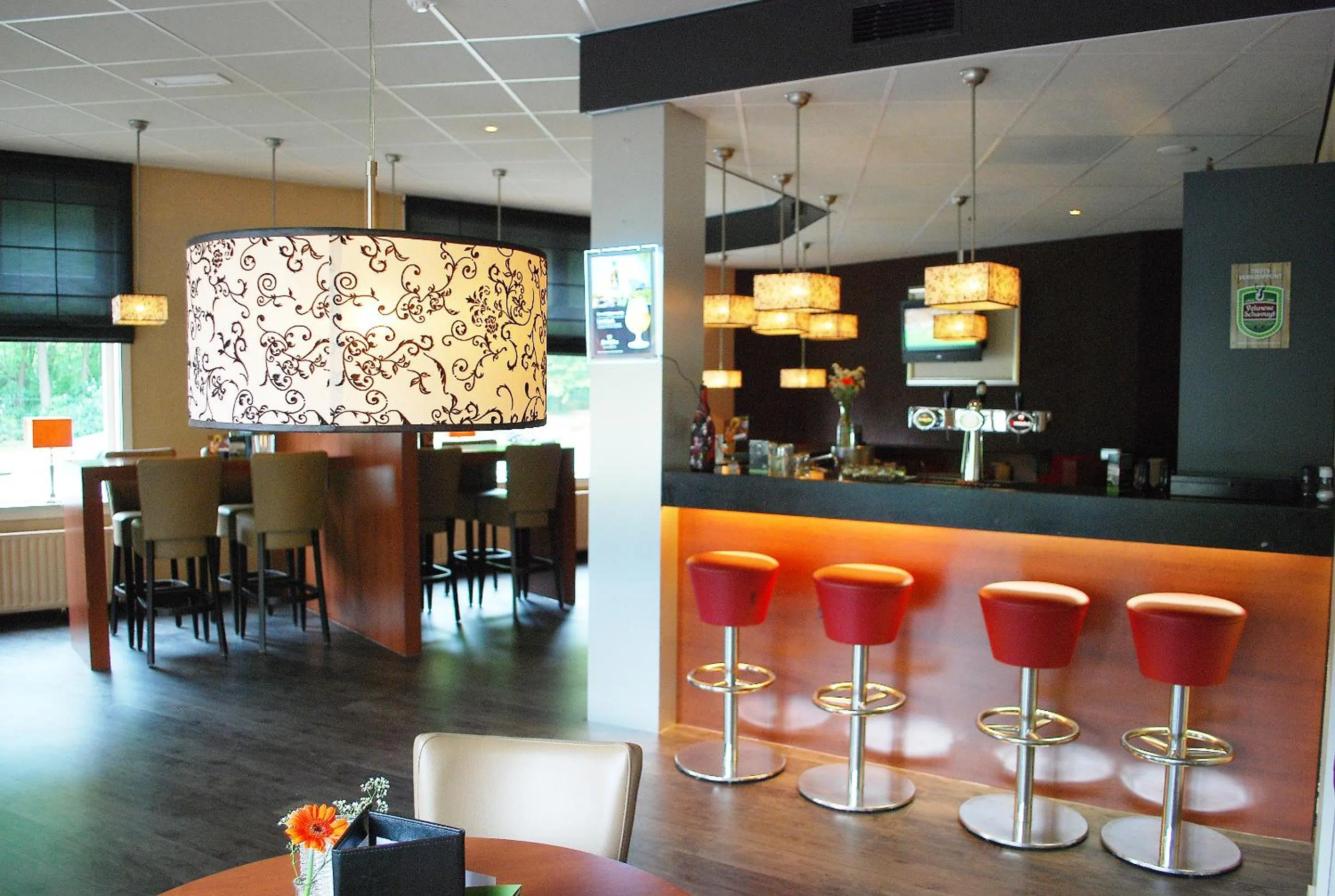 Lounge or bar in Fletcher Hotel Apeldoorn