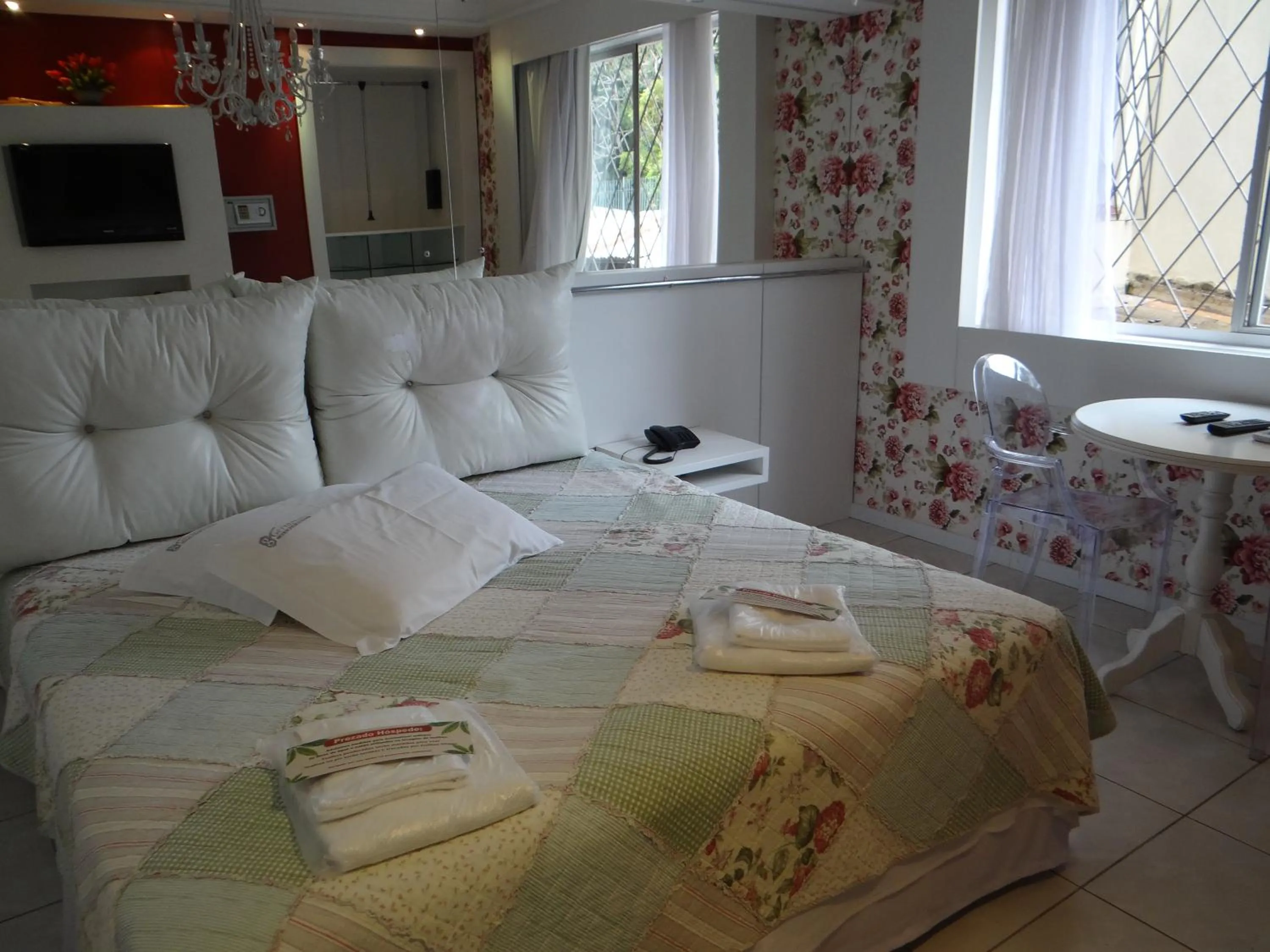 Bedroom, Bed in Germanias Blumen Hotel