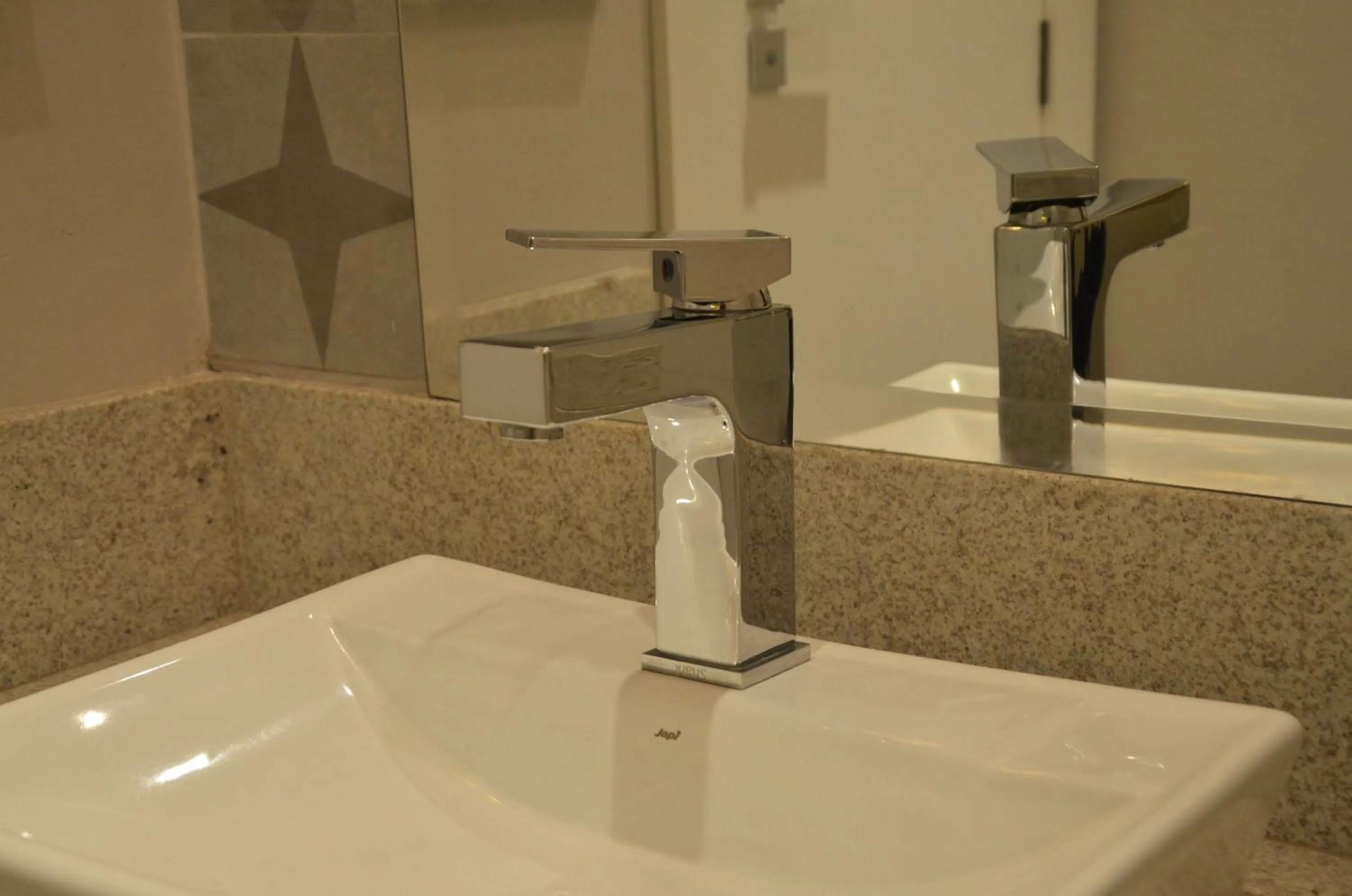 Bathroom in Germanias Blumen Hotel